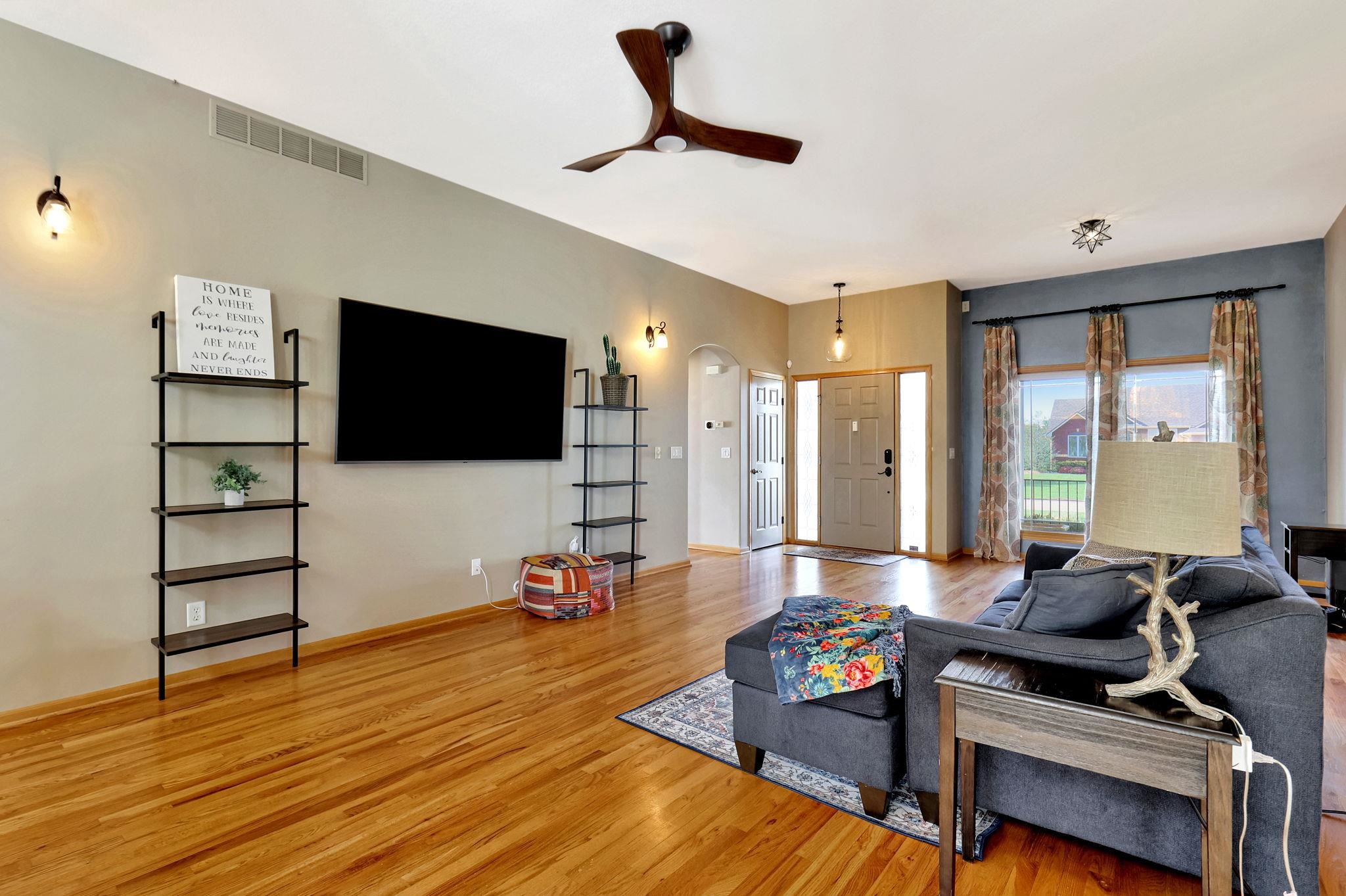 Wichita, Kansas 67235, United States, 5 Bedrooms Bedrooms, ,3 BathroomsBathrooms,Residential,Pending,72447