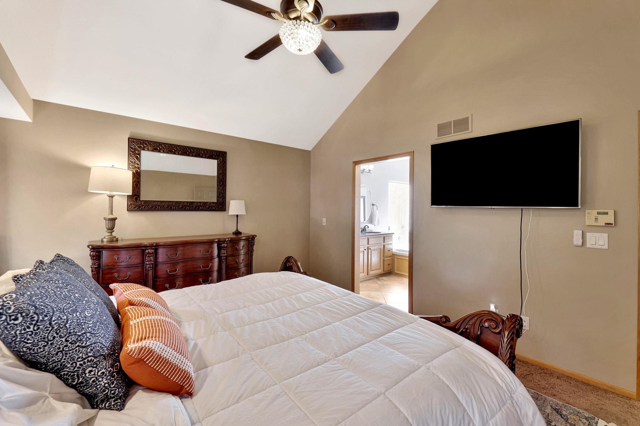 Wichita, Kansas 67235, United States, 5 Bedrooms Bedrooms, ,3 BathroomsBathrooms,Residential,Pending,72447