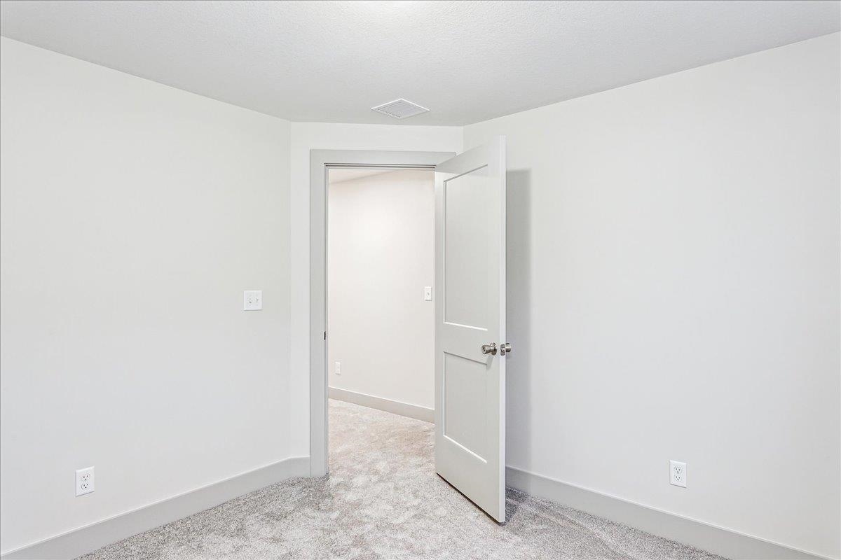 5827 N Newport St, Park City, Kansas image 32
