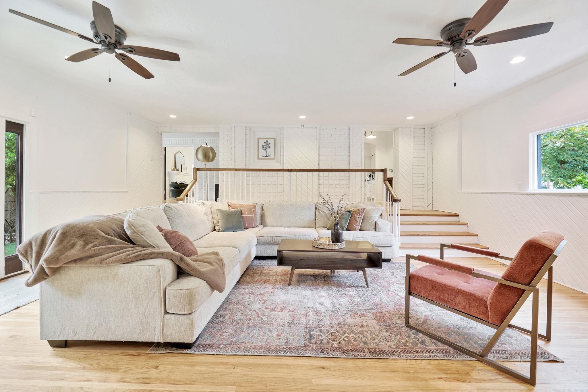 Wichita, Kansas 67208, United States, 3 Bedrooms Bedrooms, ,3 BathroomsBathrooms,Residential,Pending,52572