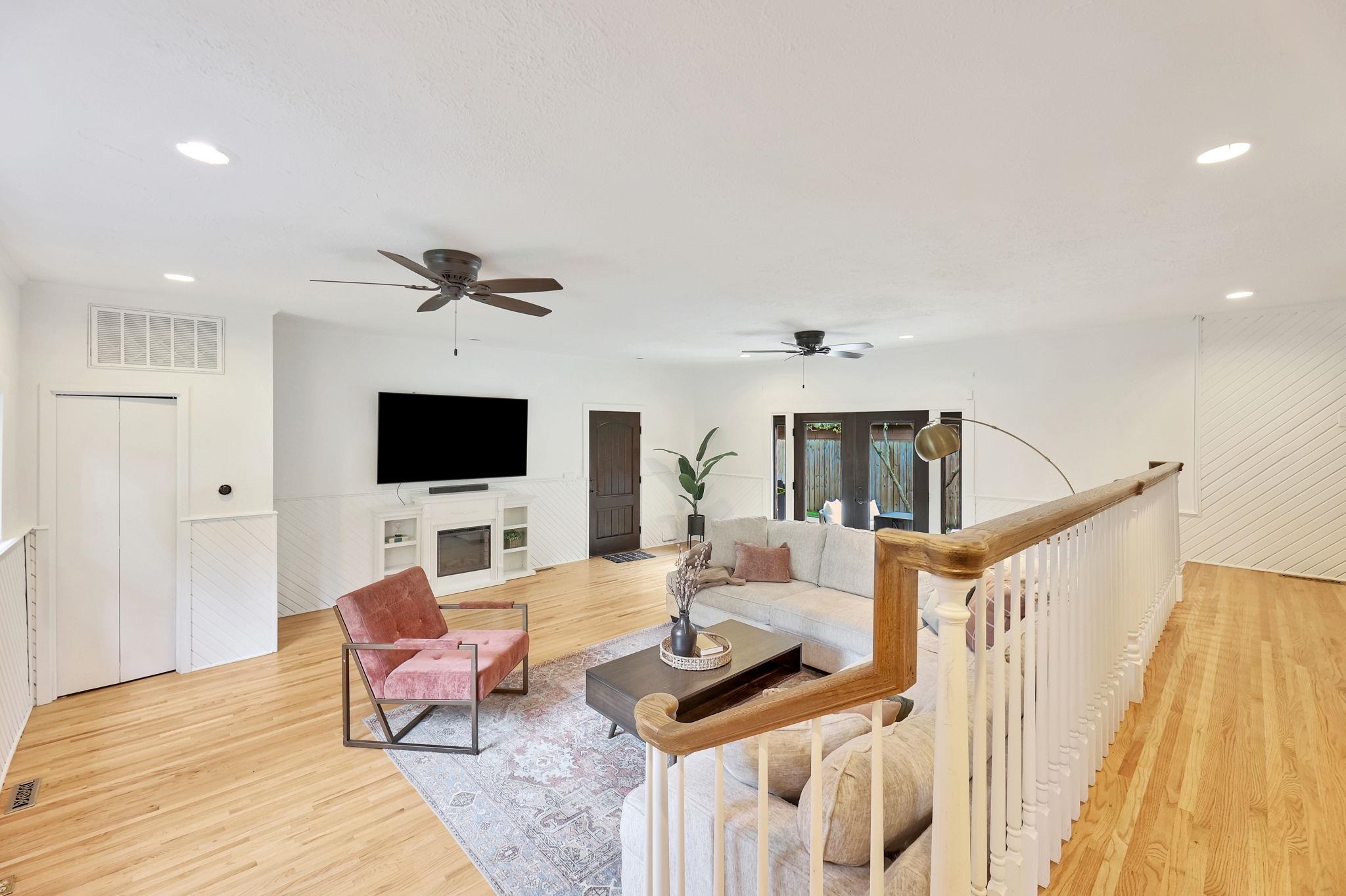 Wichita, Kansas 67208, United States, 3 Bedrooms Bedrooms, ,3 BathroomsBathrooms,Residential,Pending,52572