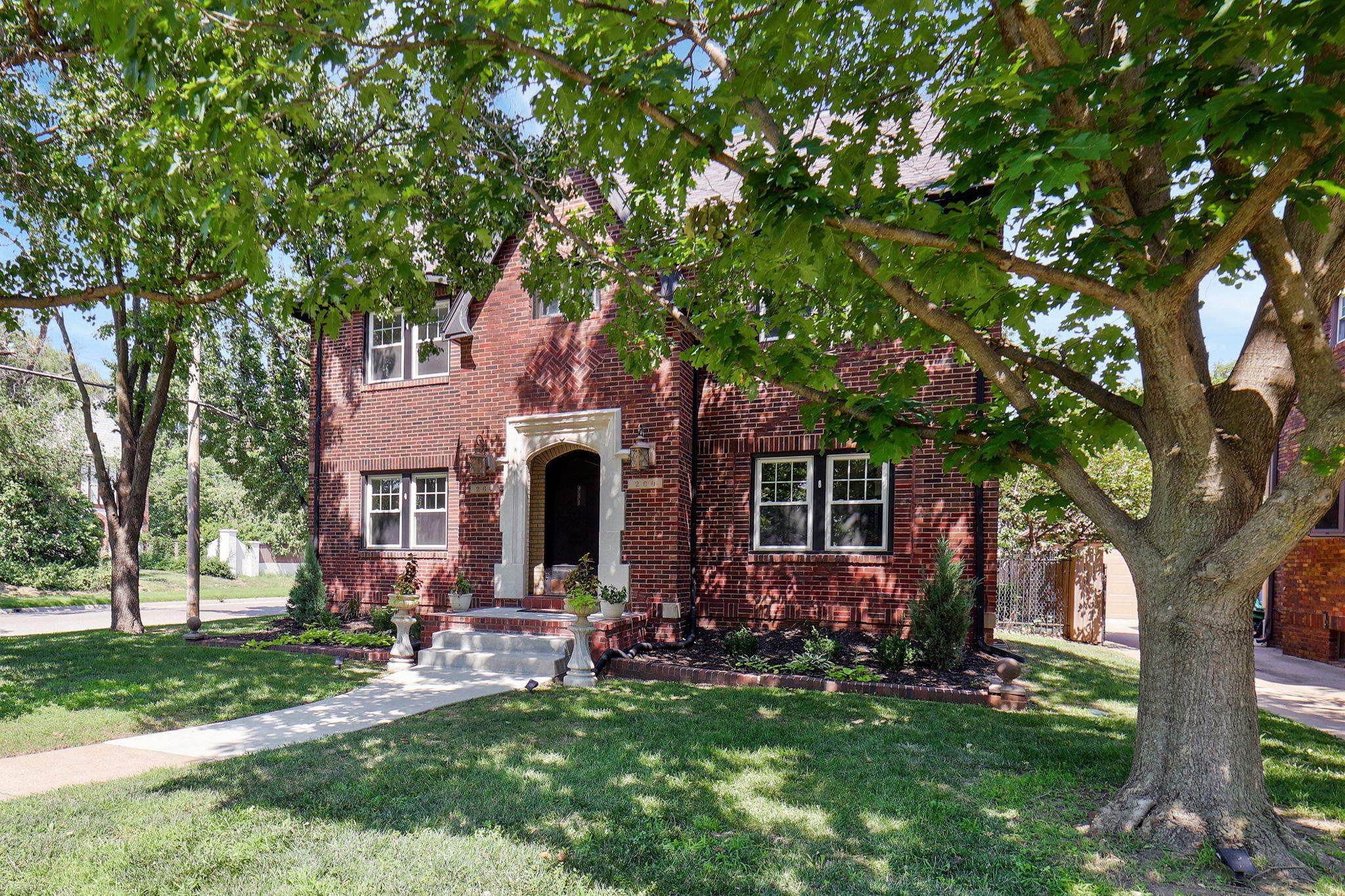 Wichita, Kansas 67208, United States, 3 Bedrooms Bedrooms, ,3 BathroomsBathrooms,Residential,Pending,52572