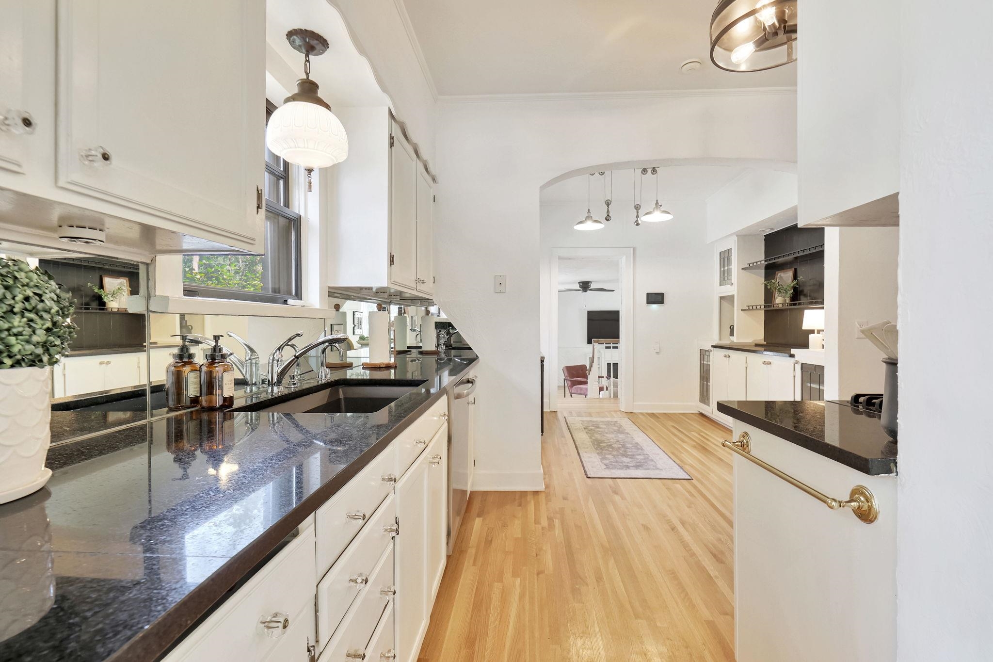 Wichita, Kansas 67208, United States, 3 Bedrooms Bedrooms, ,3 BathroomsBathrooms,Residential,Pending,52572