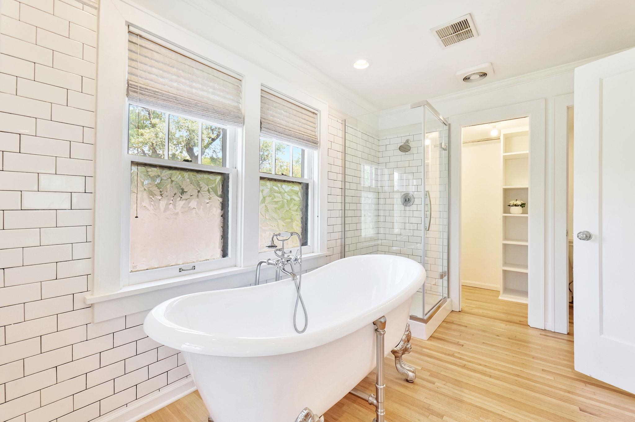 Wichita, Kansas 67208, United States, 3 Bedrooms Bedrooms, ,3 BathroomsBathrooms,Residential,Pending,52572