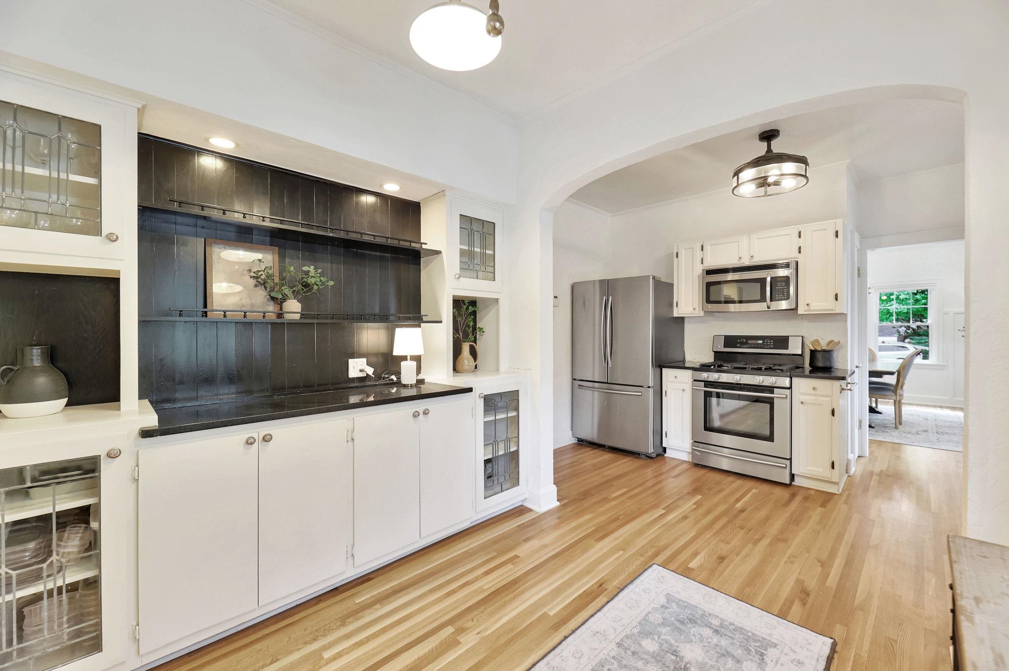 Wichita, Kansas 67208, United States, 3 Bedrooms Bedrooms, ,3 BathroomsBathrooms,Residential,Pending,52572