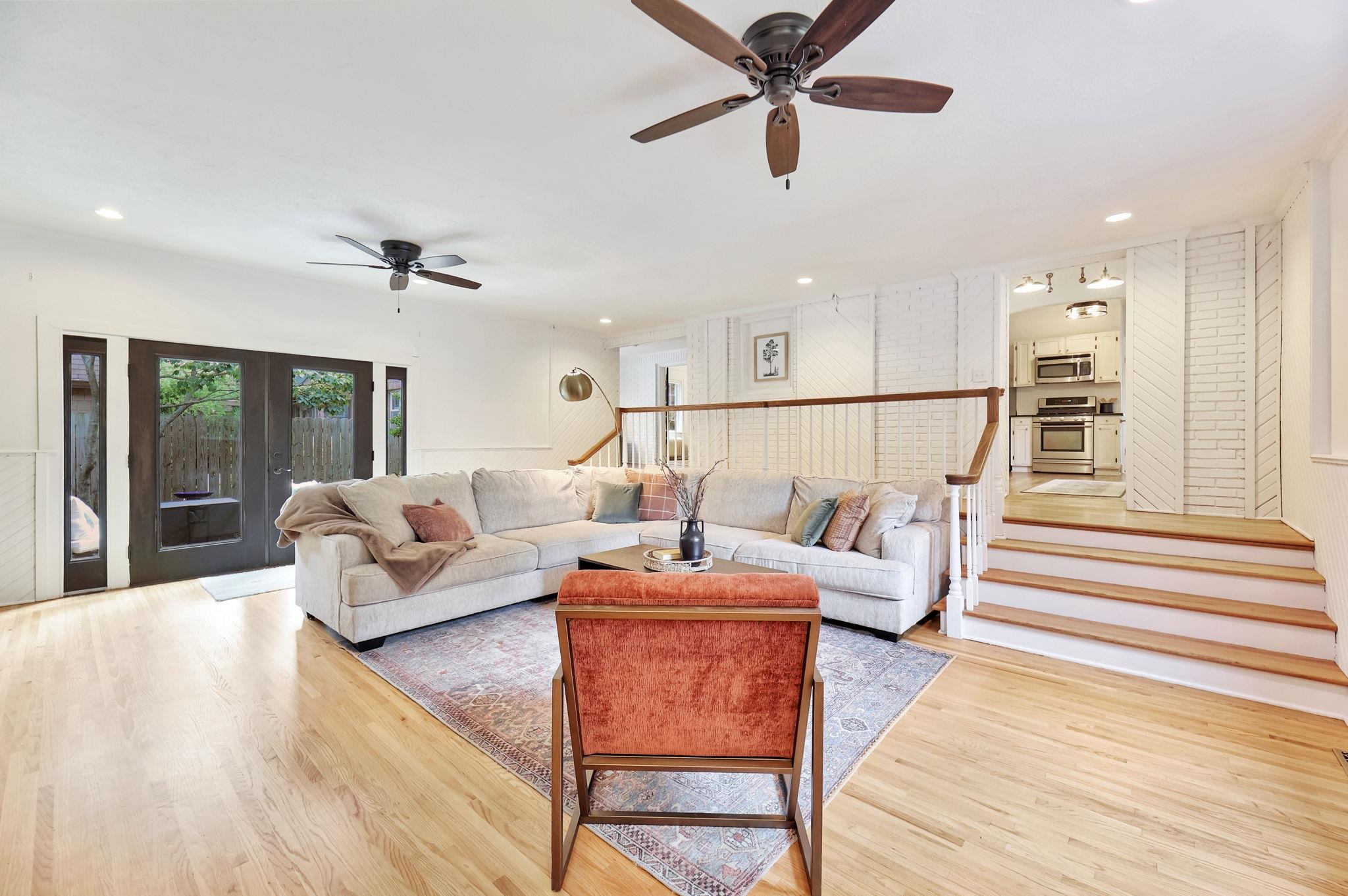 Wichita, Kansas 67208, United States, 3 Bedrooms Bedrooms, ,3 BathroomsBathrooms,Residential,Pending,52572