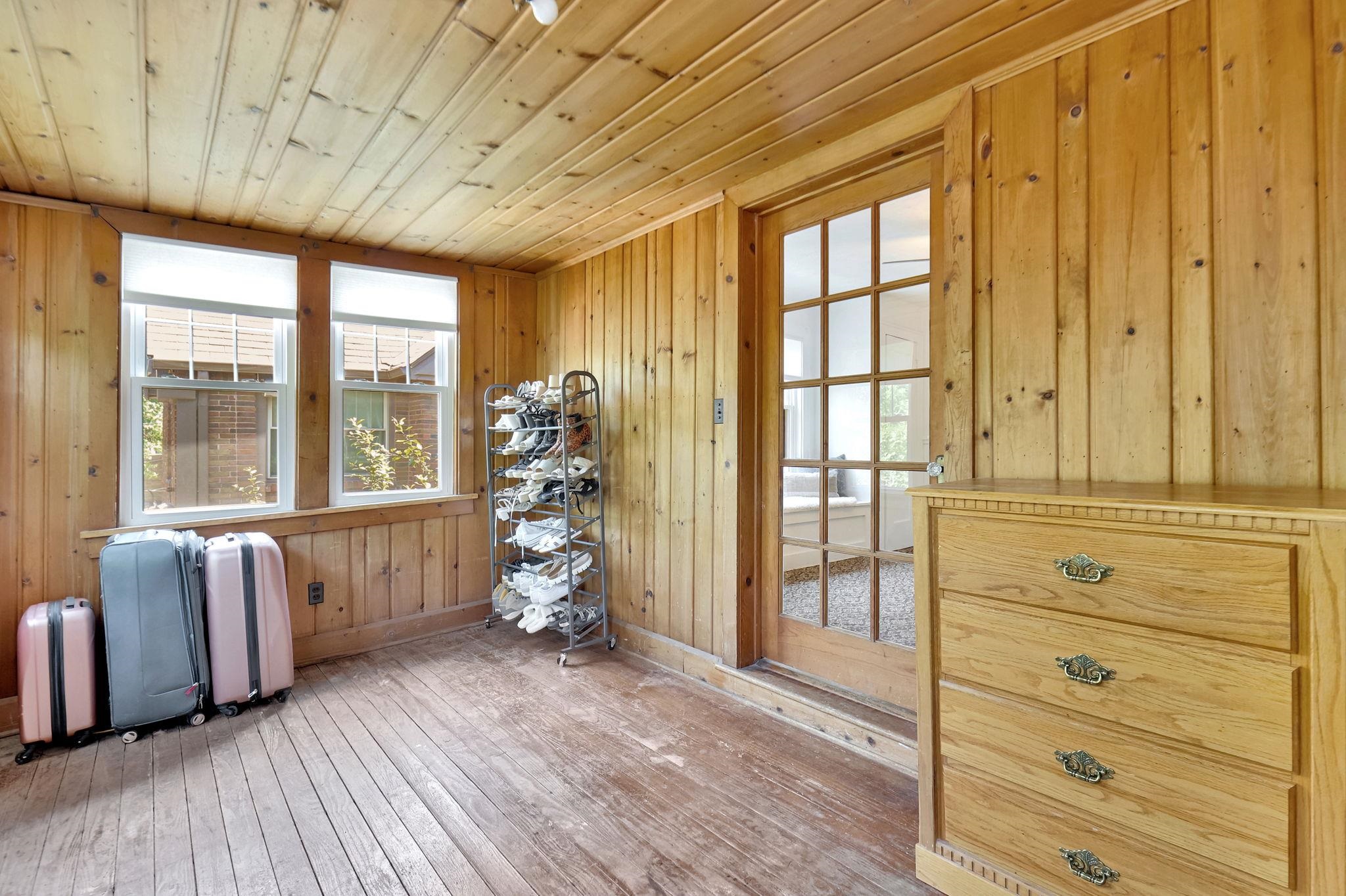 Wichita, Kansas 67208, United States, 3 Bedrooms Bedrooms, ,3 BathroomsBathrooms,Residential,Pending,52572