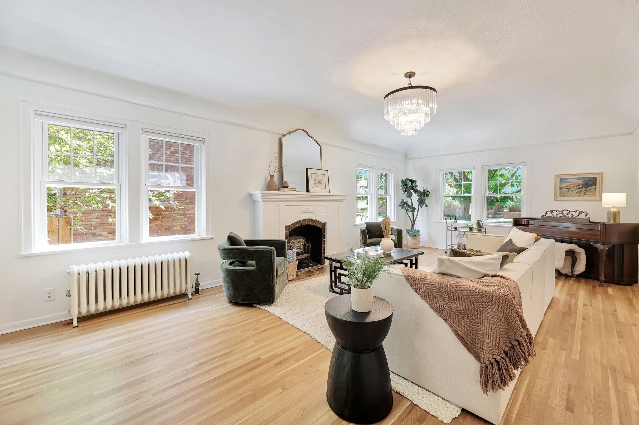 Wichita, Kansas 67208, United States, 3 Bedrooms Bedrooms, ,3 BathroomsBathrooms,Residential,Pending,52572