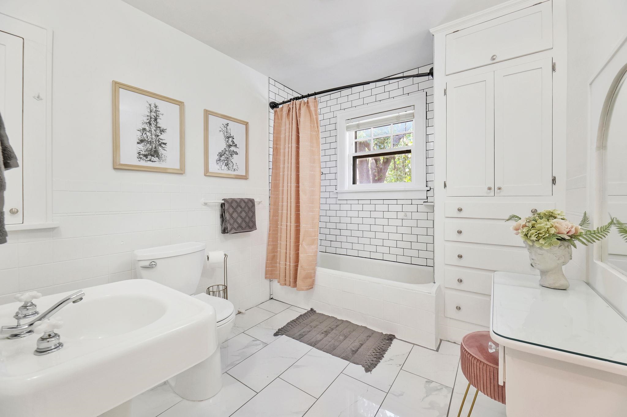 Wichita, Kansas 67208, United States, 3 Bedrooms Bedrooms, ,3 BathroomsBathrooms,Residential,Pending,52572