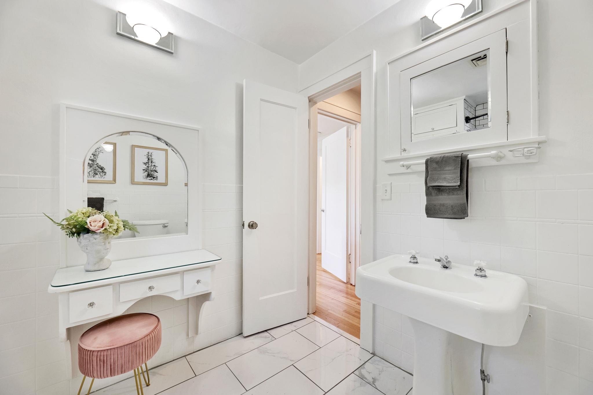 Wichita, Kansas 67208, United States, 3 Bedrooms Bedrooms, ,3 BathroomsBathrooms,Residential,Pending,52572