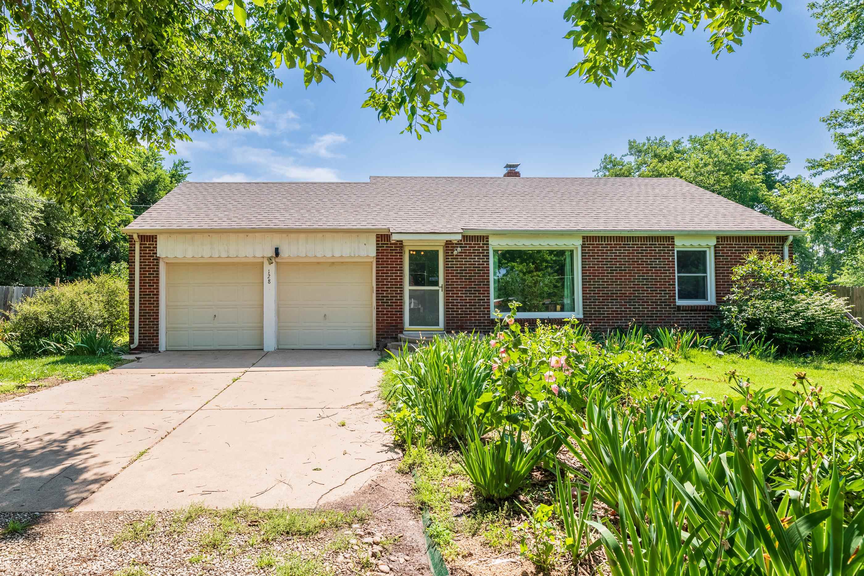 128 N Evergreen Ln, Wichita, Kansas image 1