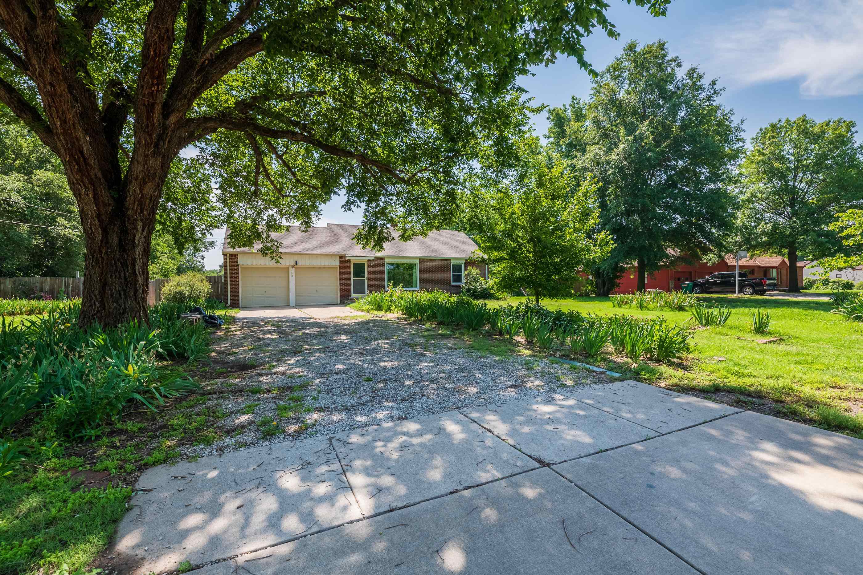 128 N Evergreen Ln, Wichita, Kansas image 3