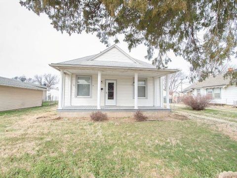 Homes For Sale - 305 N Main St<br/> Marion County, Hillsboro, KS 67063