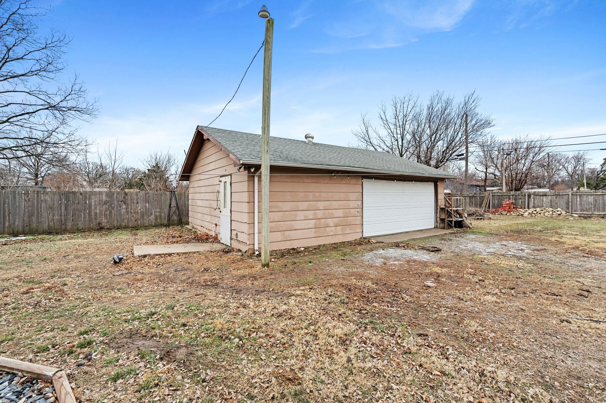 1255 N High St, Wichita, Kansas image 32