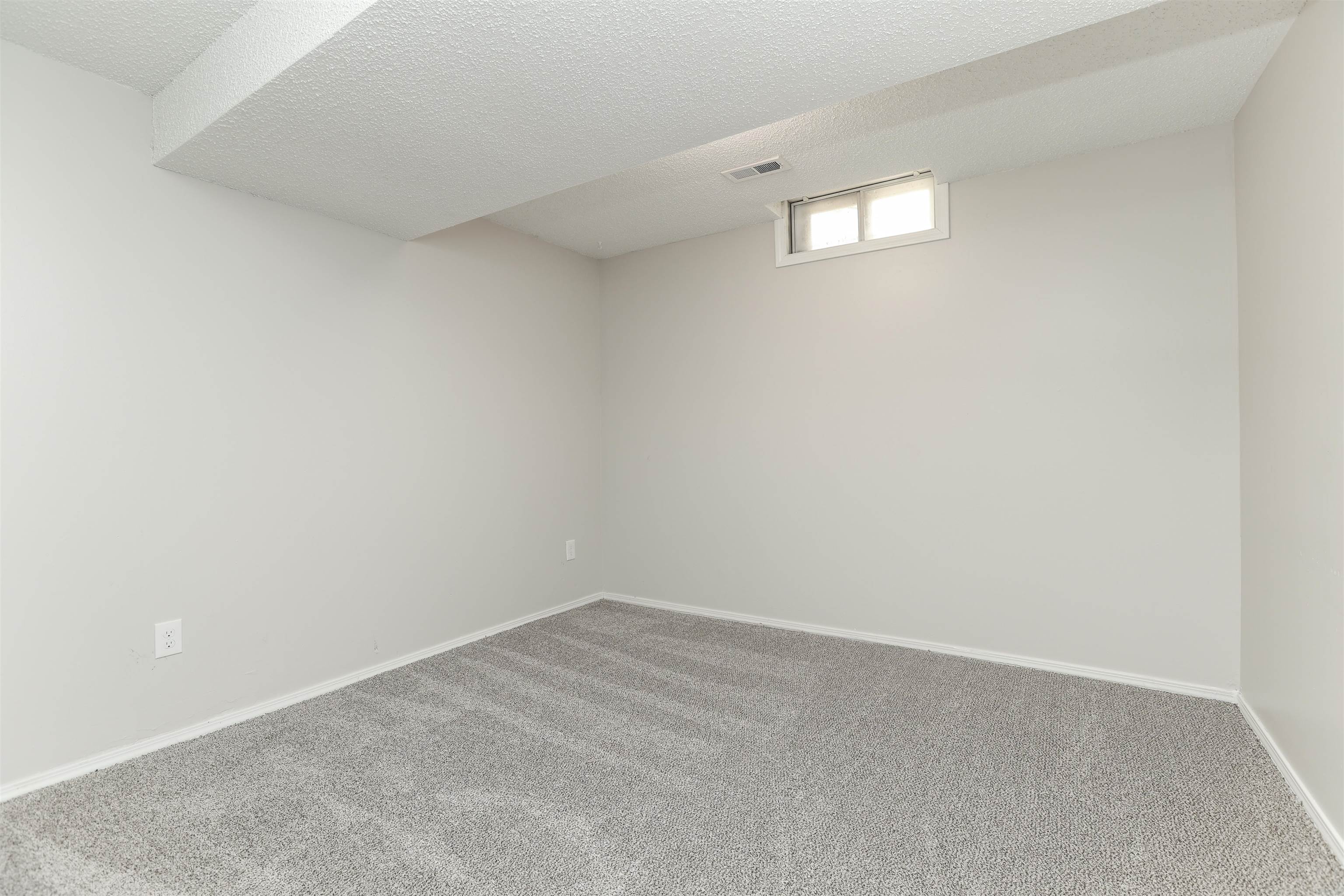 335 N Jane St, Haysville, Kansas image 32