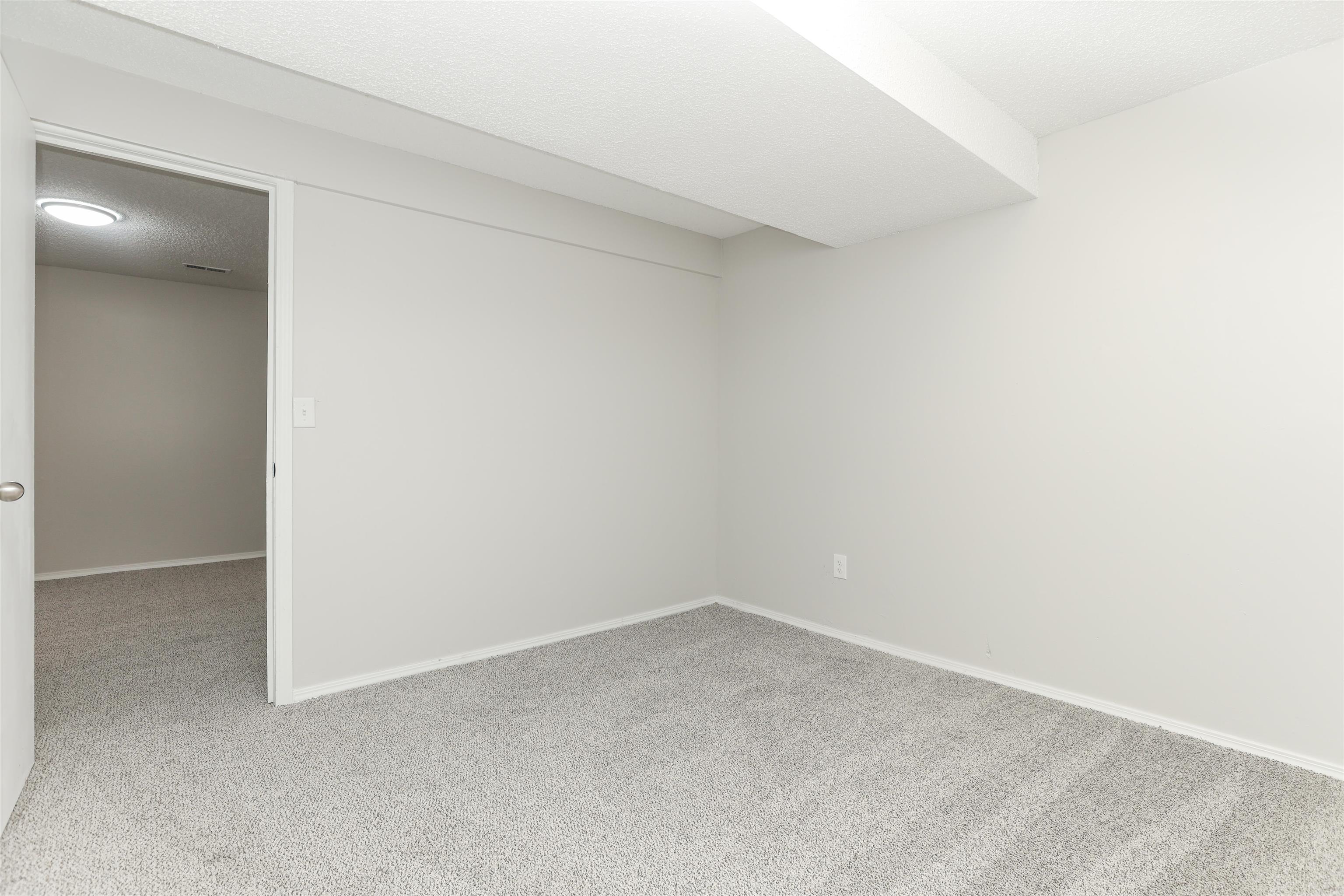 335 N Jane St, Haysville, Kansas image 33