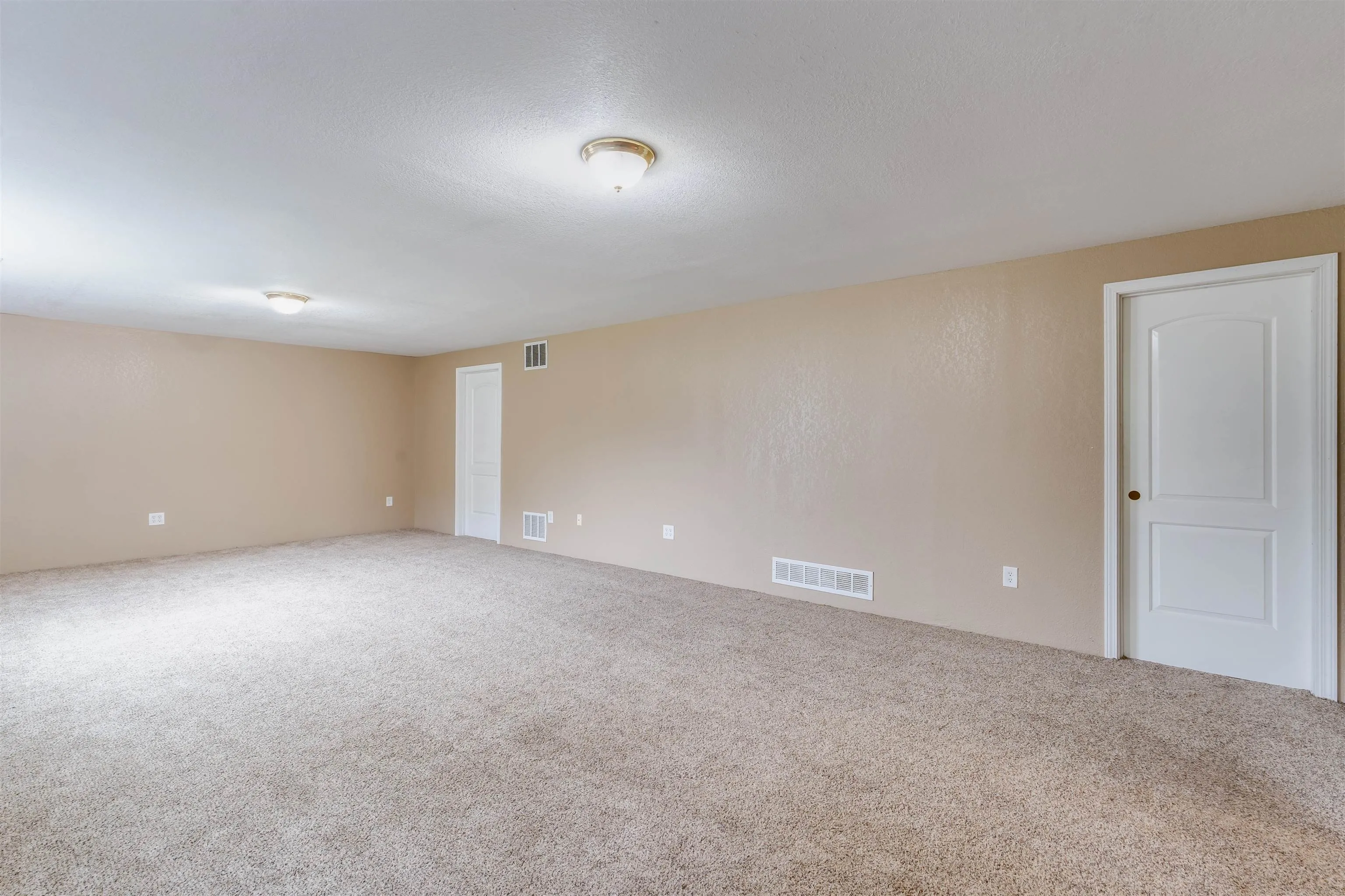 Wichita, Kansas 67235, United States, 5 Bedrooms Bedrooms, ,3 BathroomsBathrooms,Residential,Pending,200279