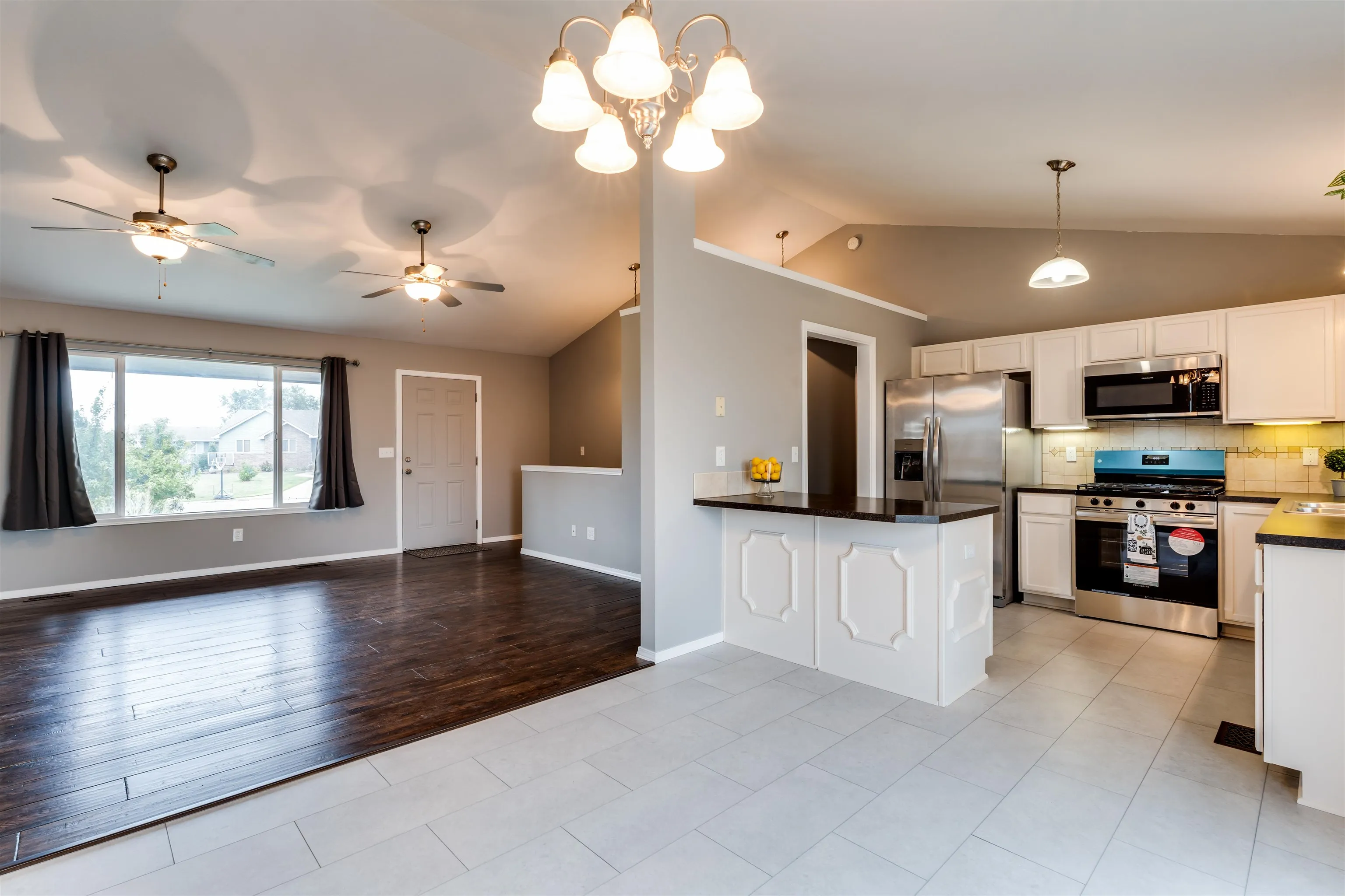 Wichita, Kansas 67235, United States, 5 Bedrooms Bedrooms, ,3 BathroomsBathrooms,Residential,Pending,200279