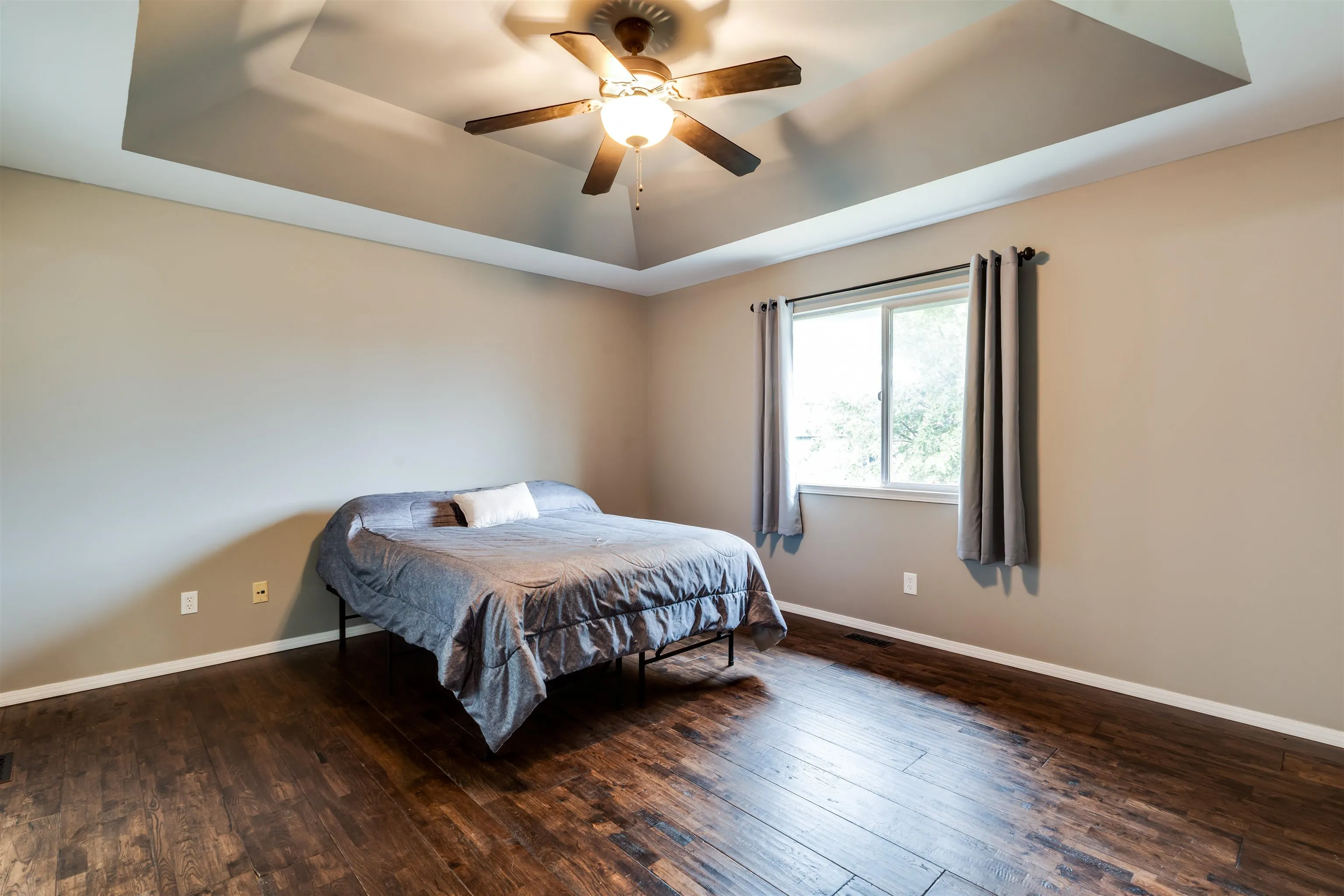 Wichita, Kansas 67235, United States, 5 Bedrooms Bedrooms, ,3 BathroomsBathrooms,Residential,Pending,200279