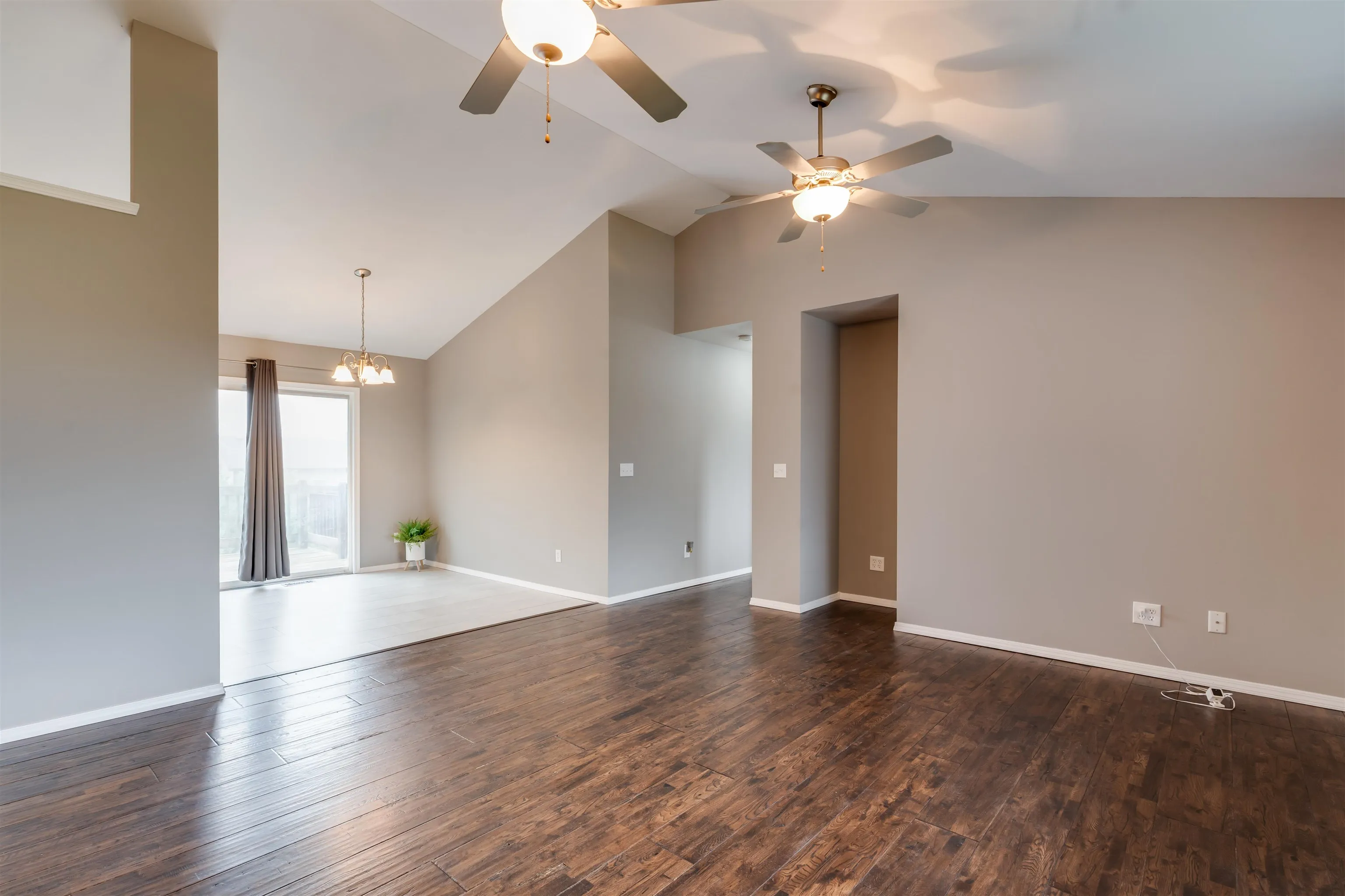 Wichita, Kansas 67235, United States, 5 Bedrooms Bedrooms, ,3 BathroomsBathrooms,Residential,Pending,200279