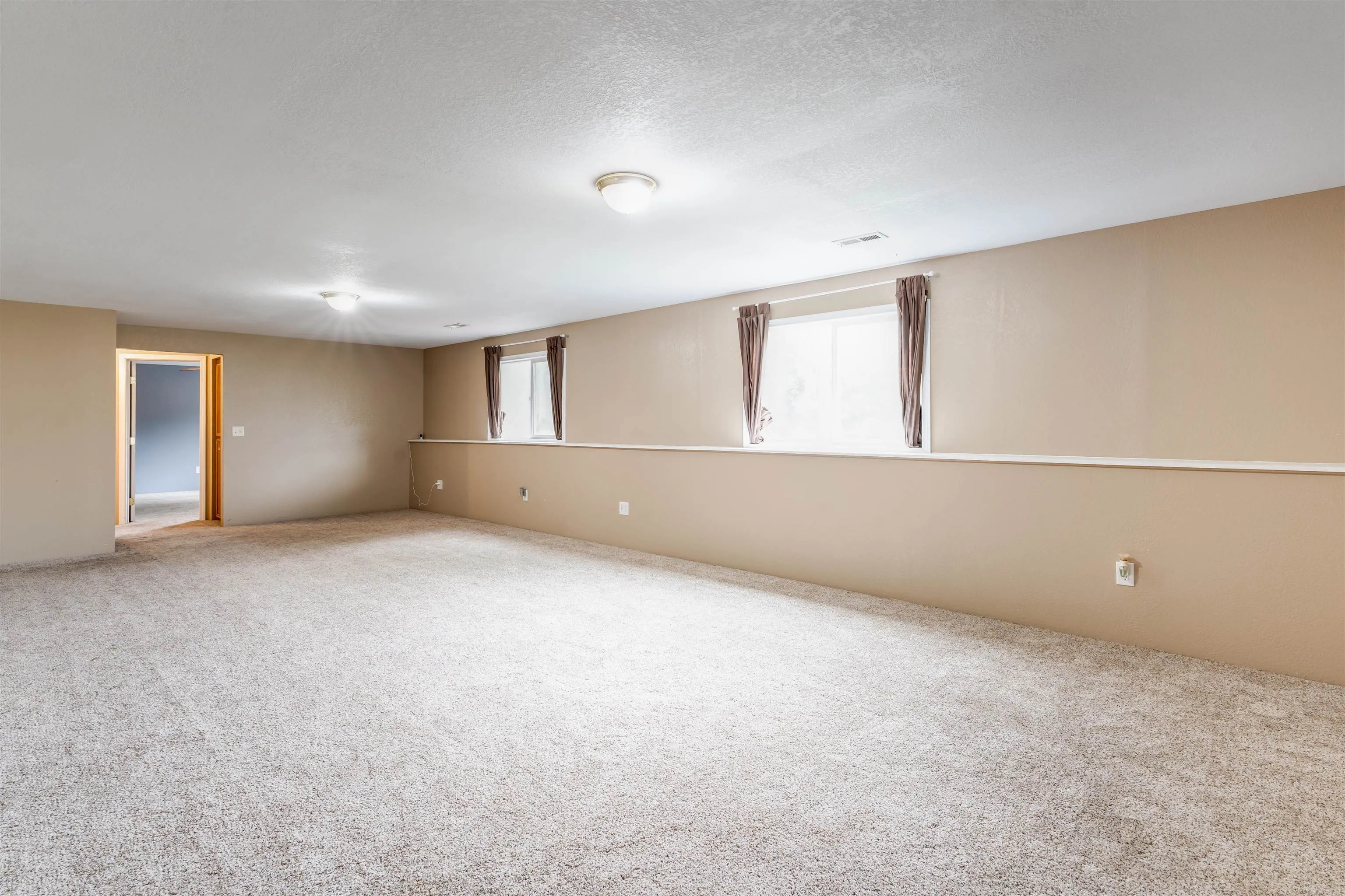 Wichita, Kansas 67235, United States, 5 Bedrooms Bedrooms, ,3 BathroomsBathrooms,Residential,Pending,200279