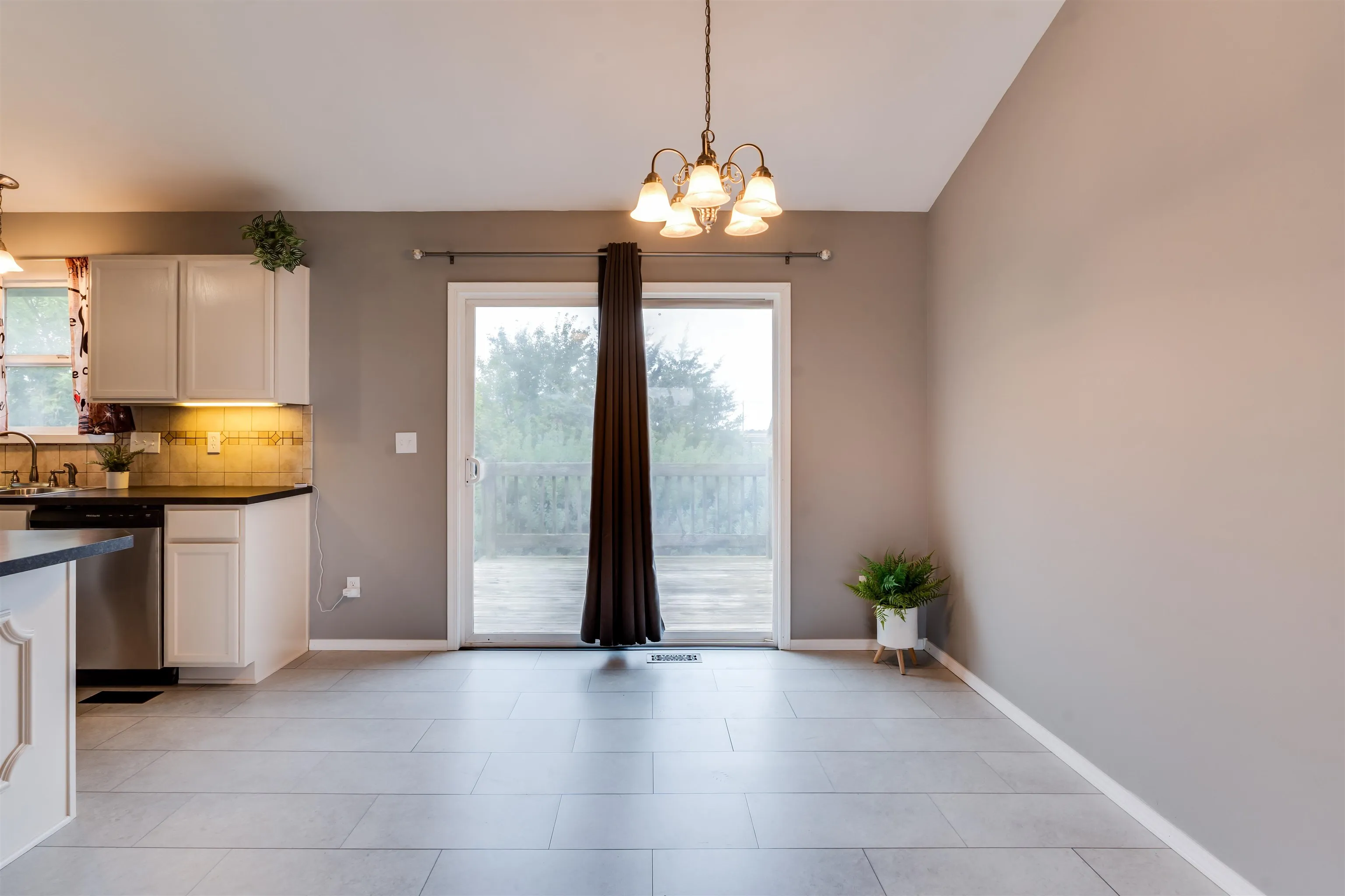 Wichita, Kansas 67235, United States, 5 Bedrooms Bedrooms, ,3 BathroomsBathrooms,Residential,Pending,200279