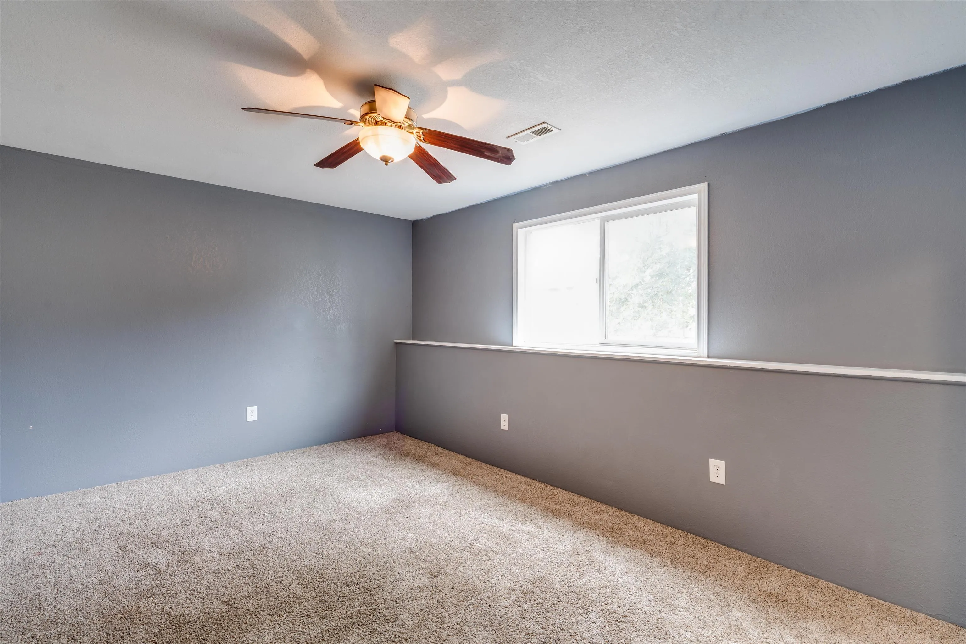 Wichita, Kansas 67235, United States, 5 Bedrooms Bedrooms, ,3 BathroomsBathrooms,Residential,Pending,200279