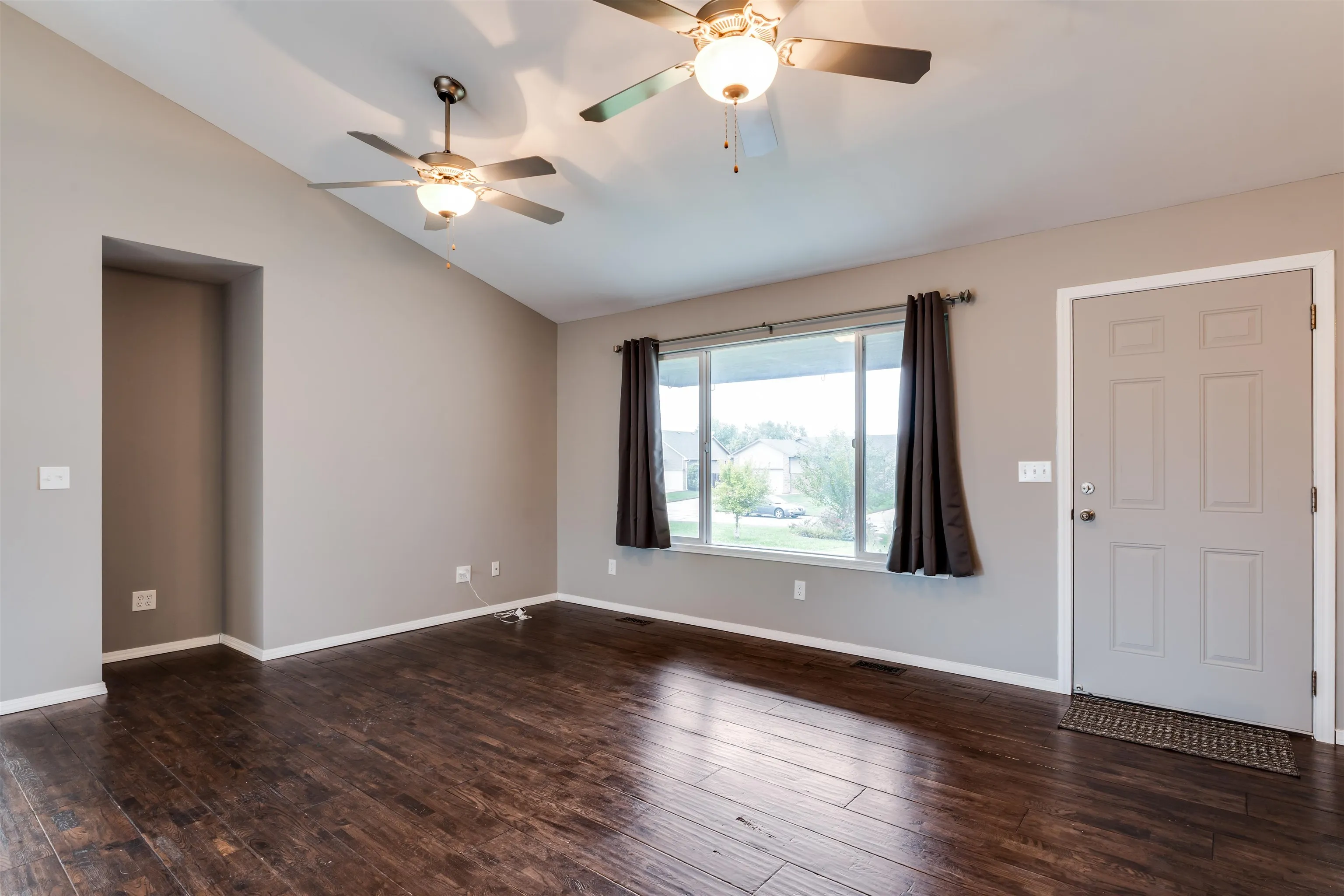 Wichita, Kansas 67235, United States, 5 Bedrooms Bedrooms, ,3 BathroomsBathrooms,Residential,Pending,200279