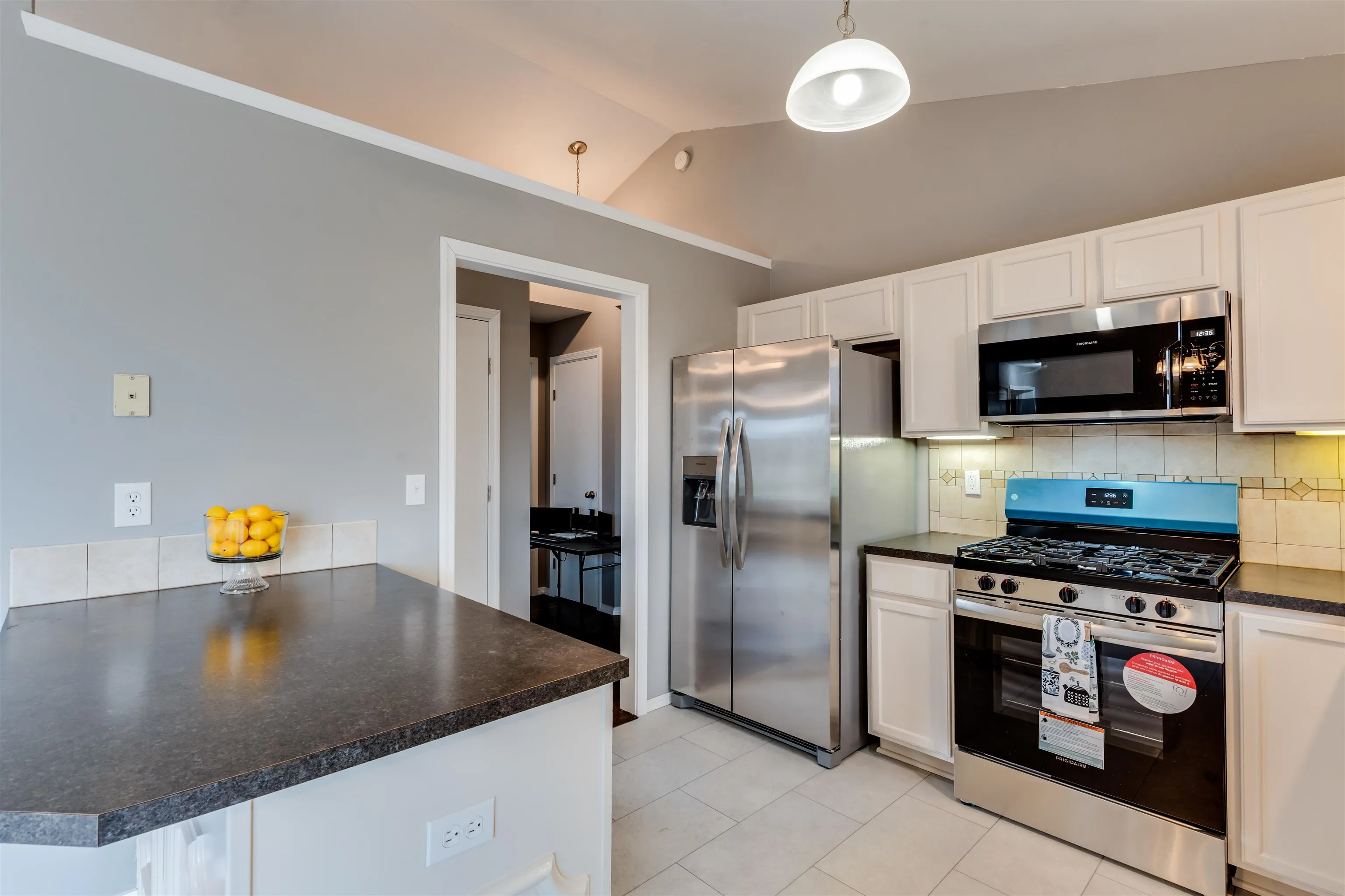 Wichita, Kansas 67235, United States, 5 Bedrooms Bedrooms, ,3 BathroomsBathrooms,Residential,Pending,200279