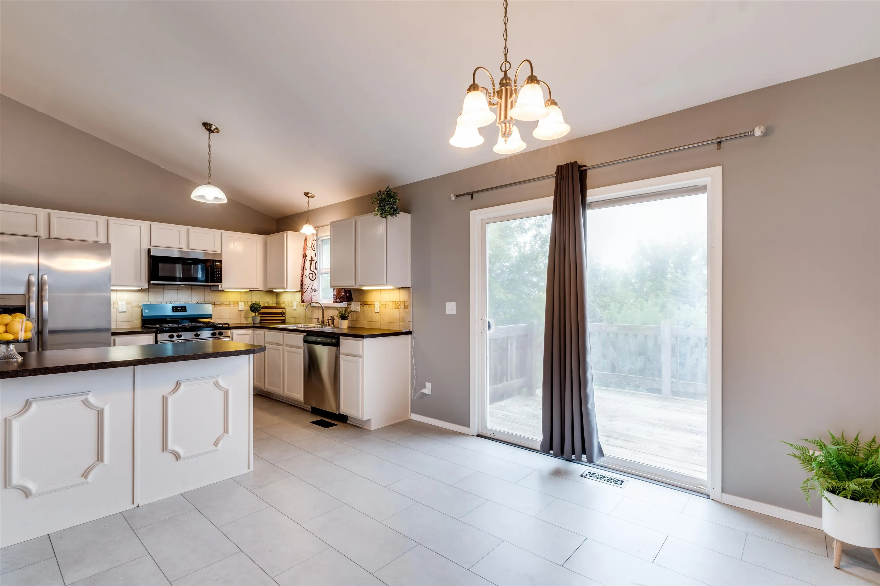 Wichita, Kansas 67235, United States, 5 Bedrooms Bedrooms, ,3 BathroomsBathrooms,Residential,Pending,200279