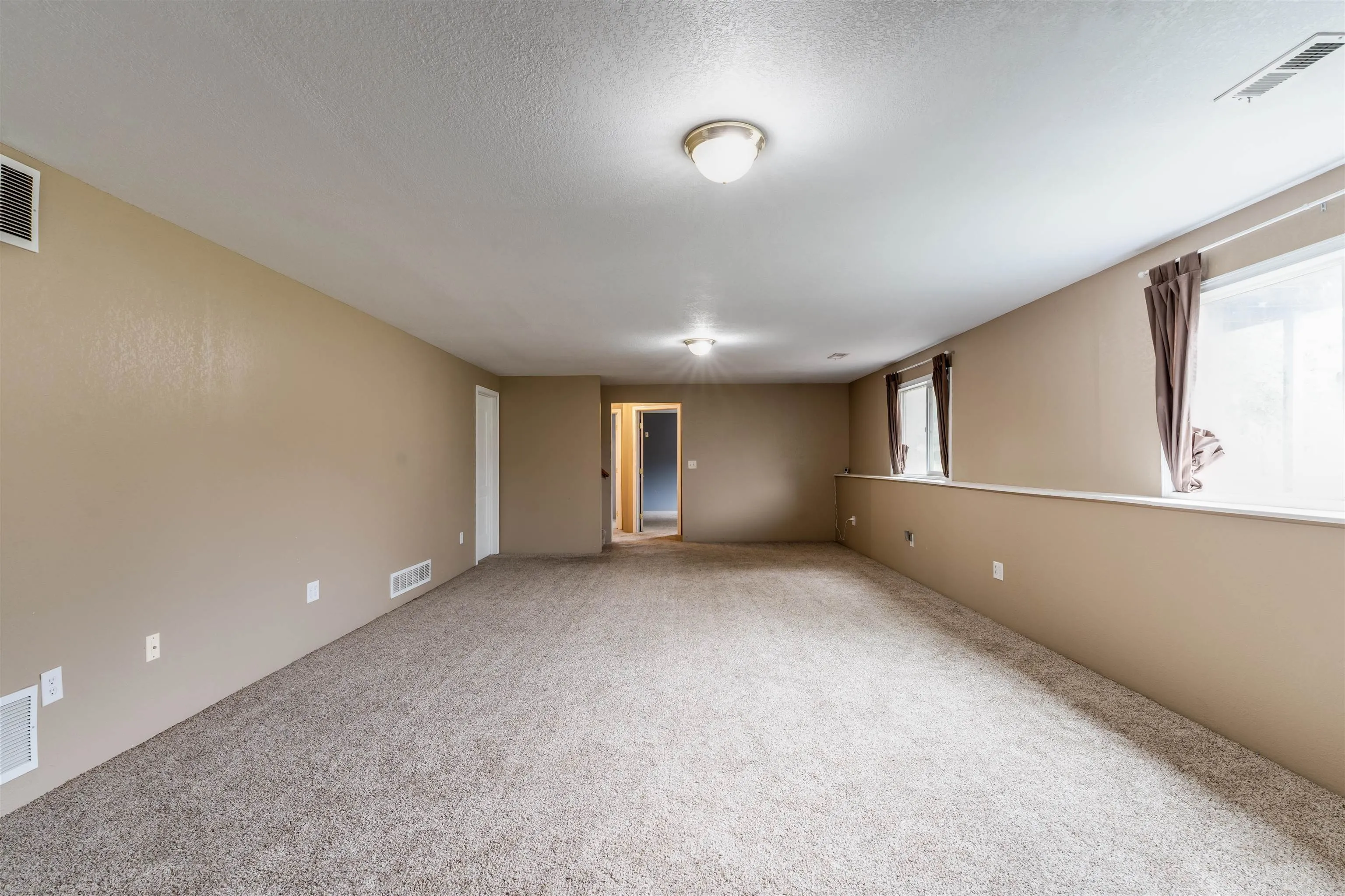 Wichita, Kansas 67235, United States, 5 Bedrooms Bedrooms, ,3 BathroomsBathrooms,Residential,Pending,200279