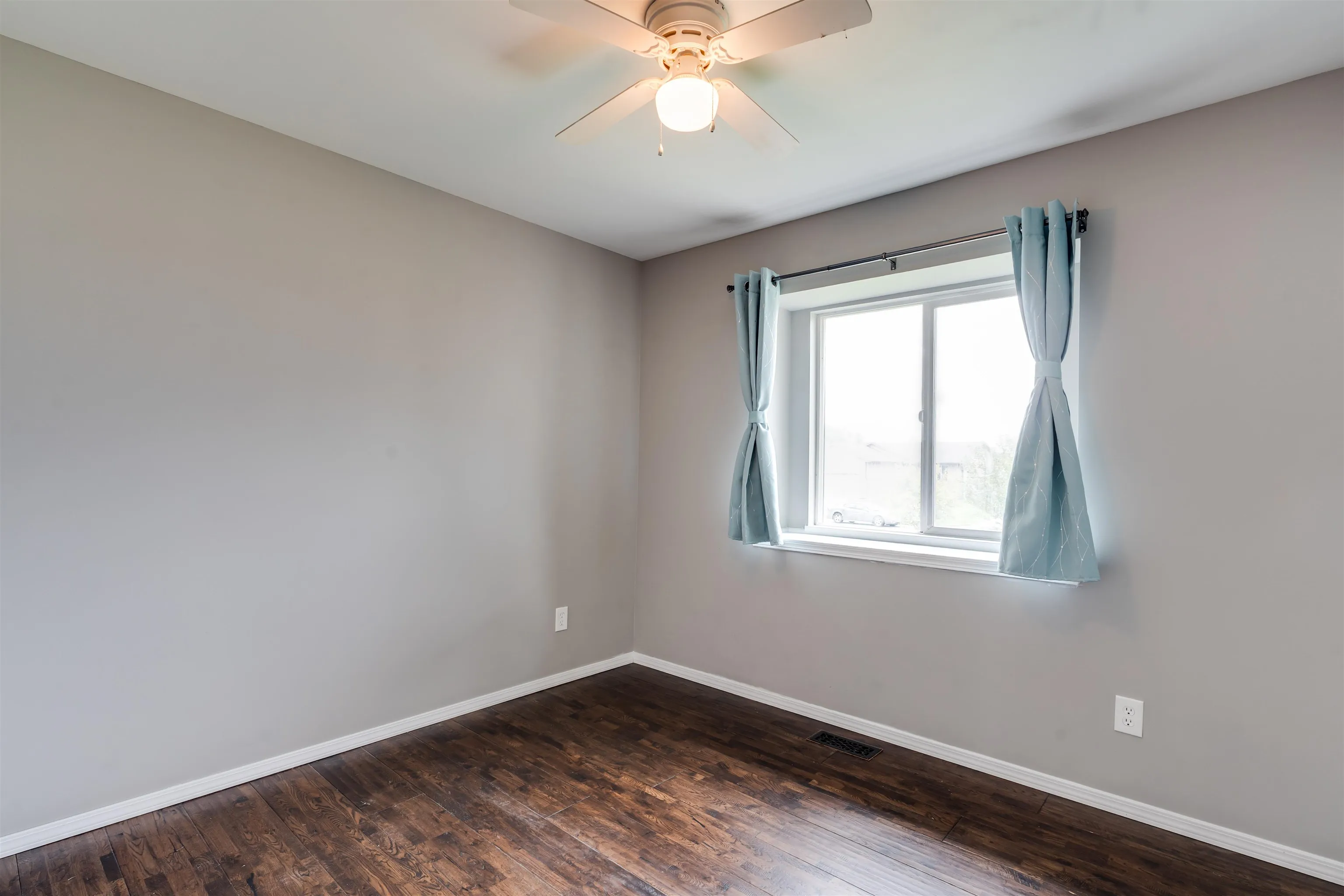 Wichita, Kansas 67235, United States, 5 Bedrooms Bedrooms, ,3 BathroomsBathrooms,Residential,Pending,200279