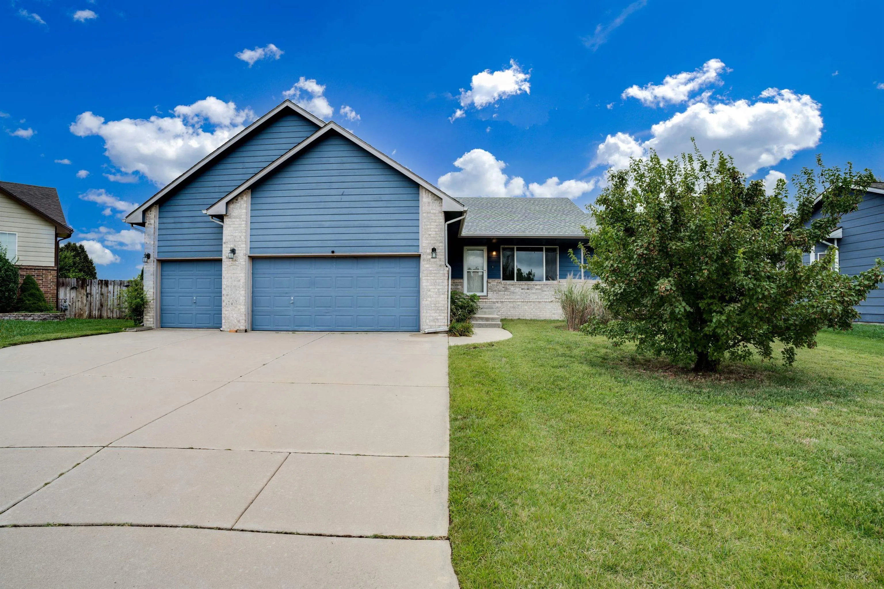 Wichita, Kansas 67235, United States, 5 Bedrooms Bedrooms, ,3 BathroomsBathrooms,Residential,Pending,200279