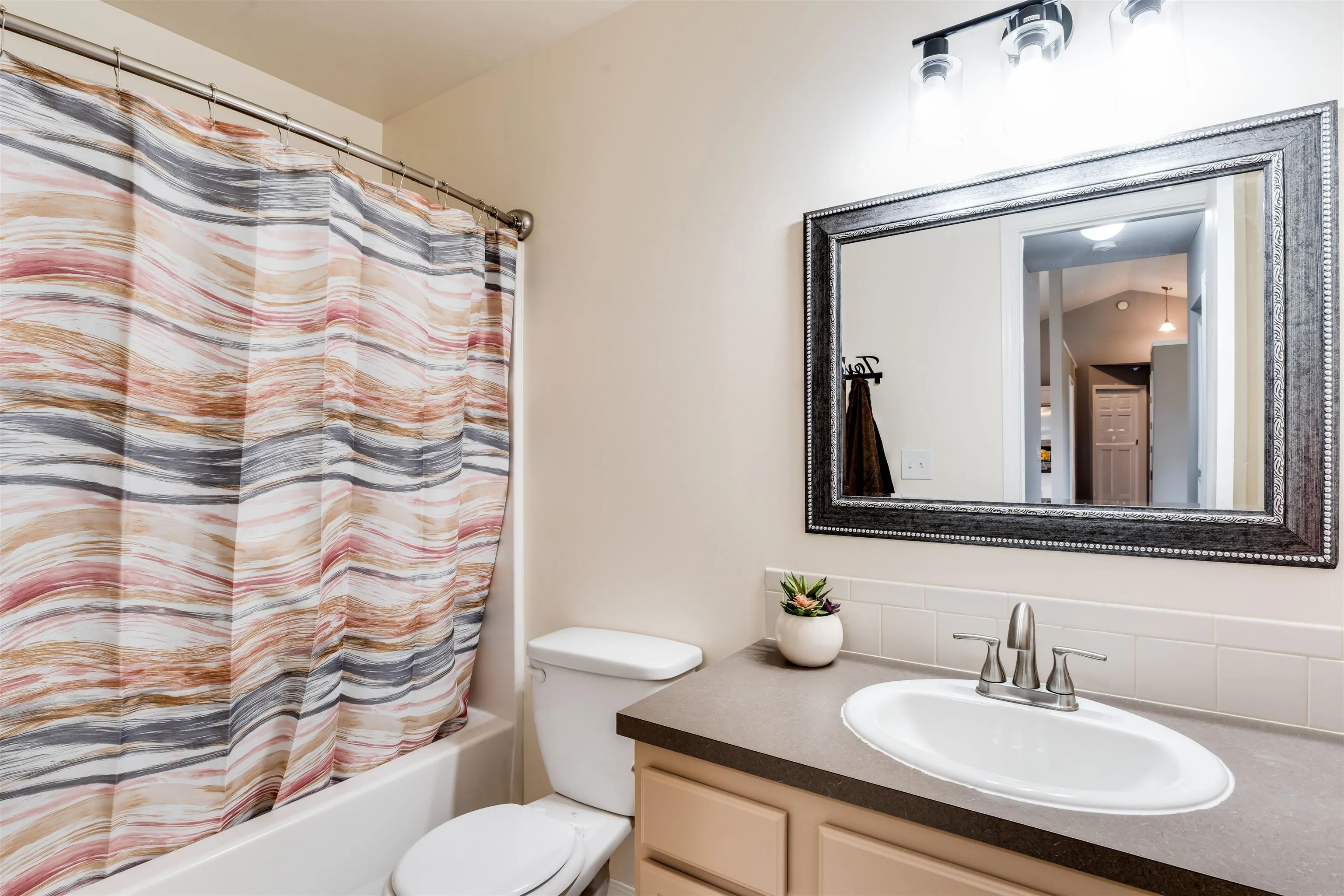 Wichita, Kansas 67235, United States, 5 Bedrooms Bedrooms, ,3 BathroomsBathrooms,Residential,Pending,200279