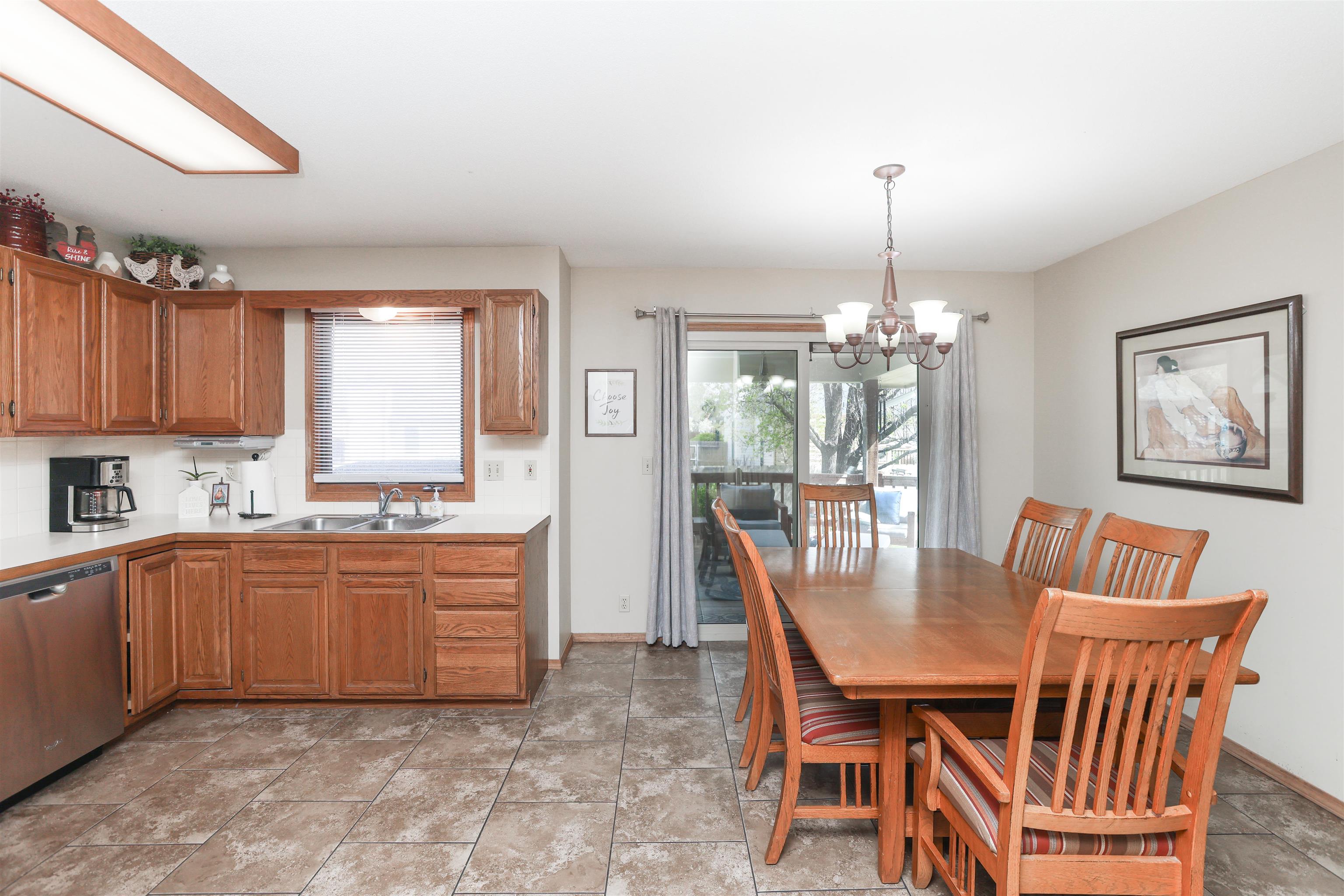 2452 N Chadsworth Ct, Wichita, Kansas image 9