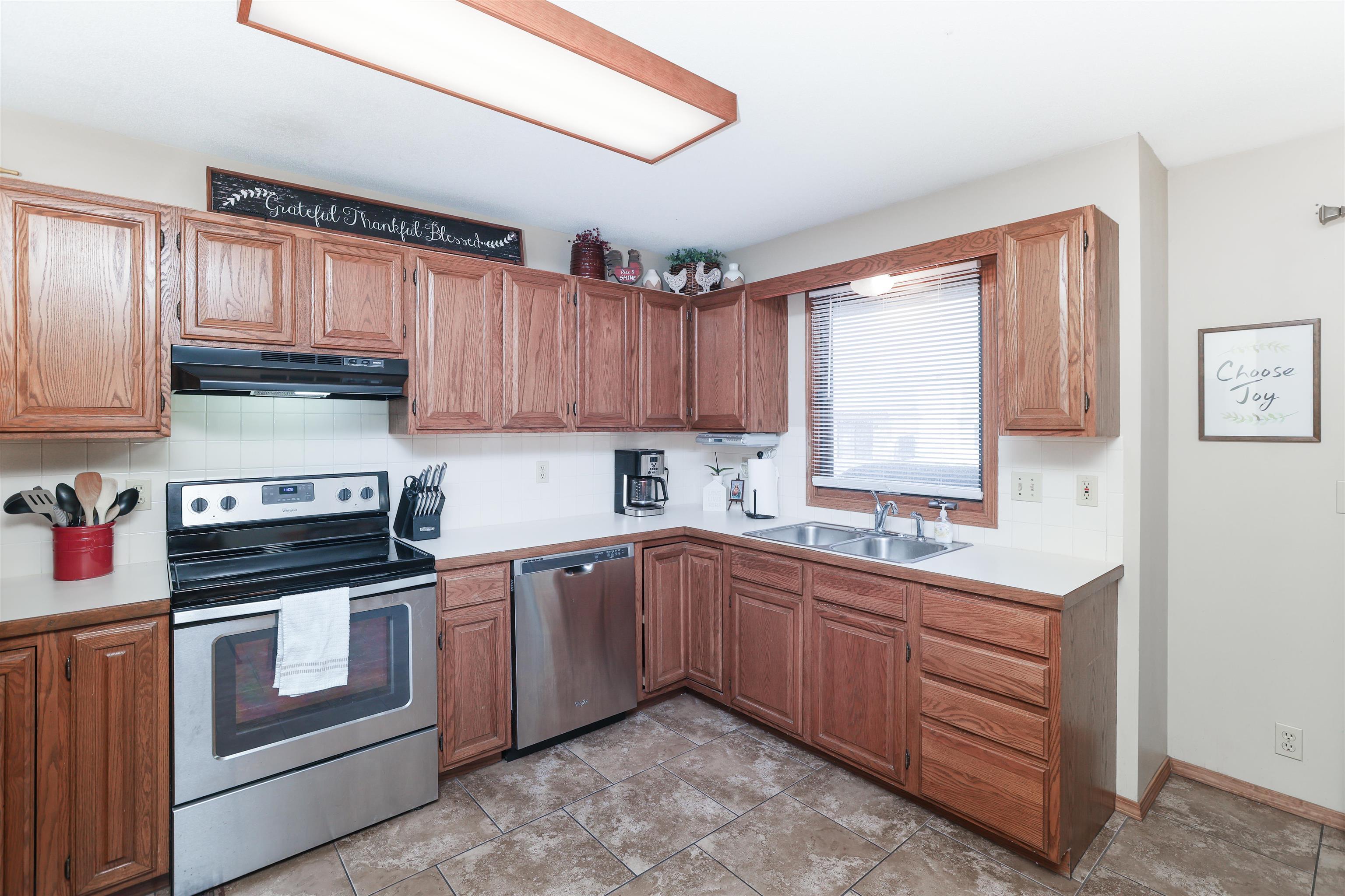 2452 N Chadsworth Ct, Wichita, Kansas image 10