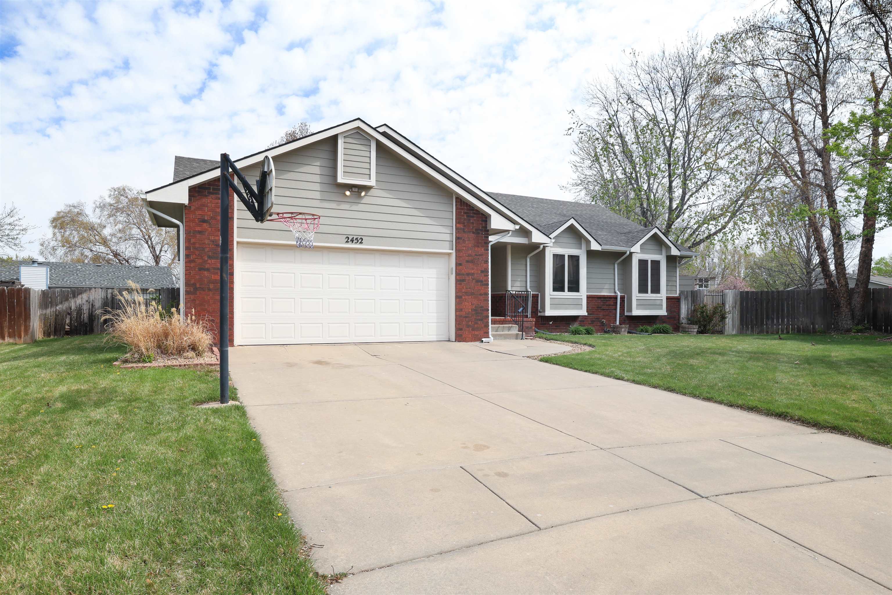 2452 N Chadsworth Ct, Wichita, Kansas image 2