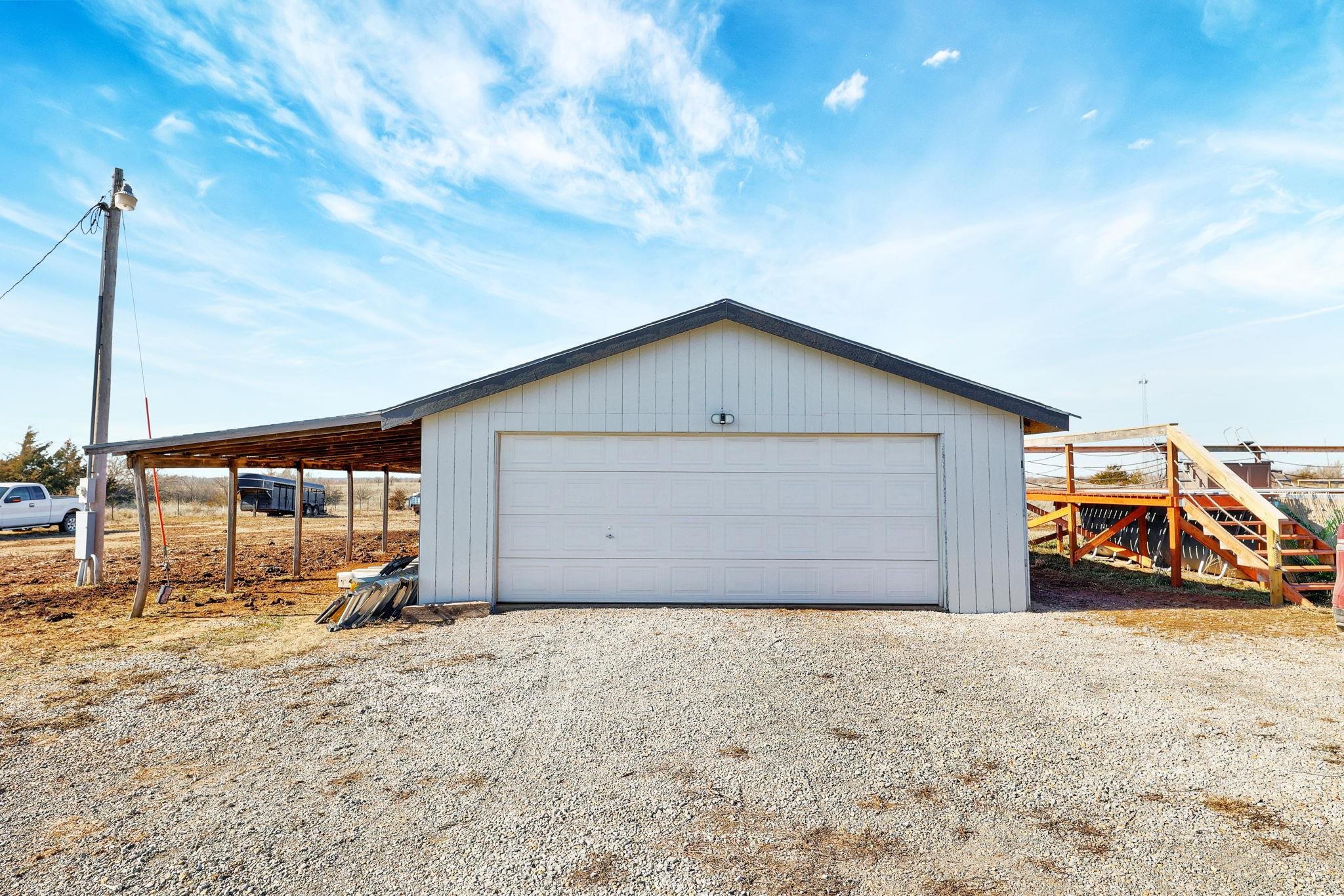 Mount Hope, Kansas 67108, United States, 4 Bedrooms Bedrooms, ,3 BathroomsBathrooms,Residential,Pending,65353