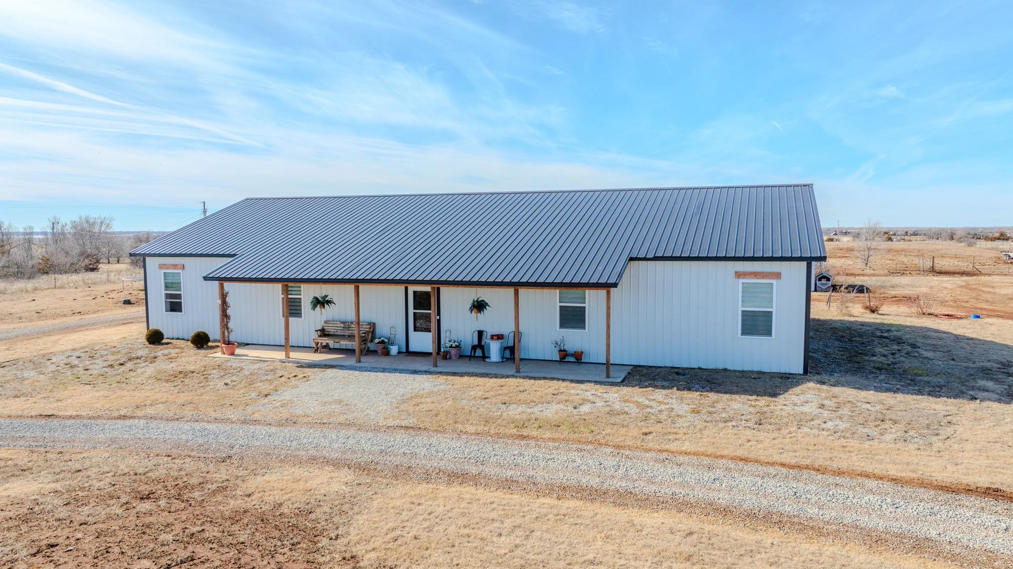 Mount Hope, Kansas 67108, United States, 4 Bedrooms Bedrooms, ,3 BathroomsBathrooms,Residential,Pending,65353