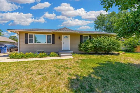 Homes For Sale - 992 N Robin Rd<br/> Wichita, KS 67212