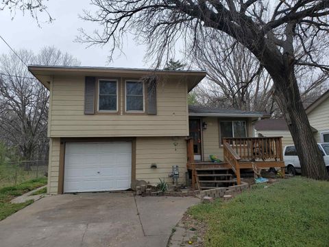 Homes For Sale - 1009 N 12th St<br/> Salina, KS 67401