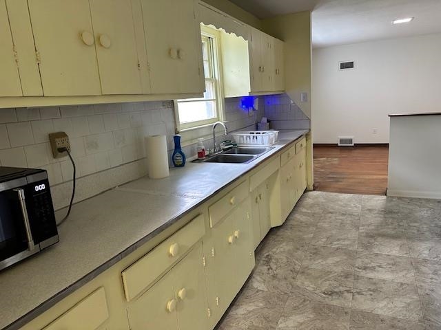 1040 E 44th St S St, Wichita, Virginia image 8