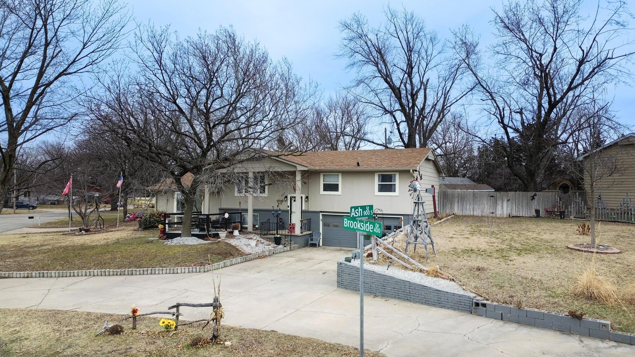 405 Brookside Dr, Newton, Kansas image 3