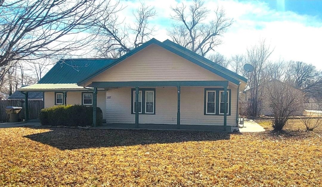 217 E Market St, Derby, Kansas image 3