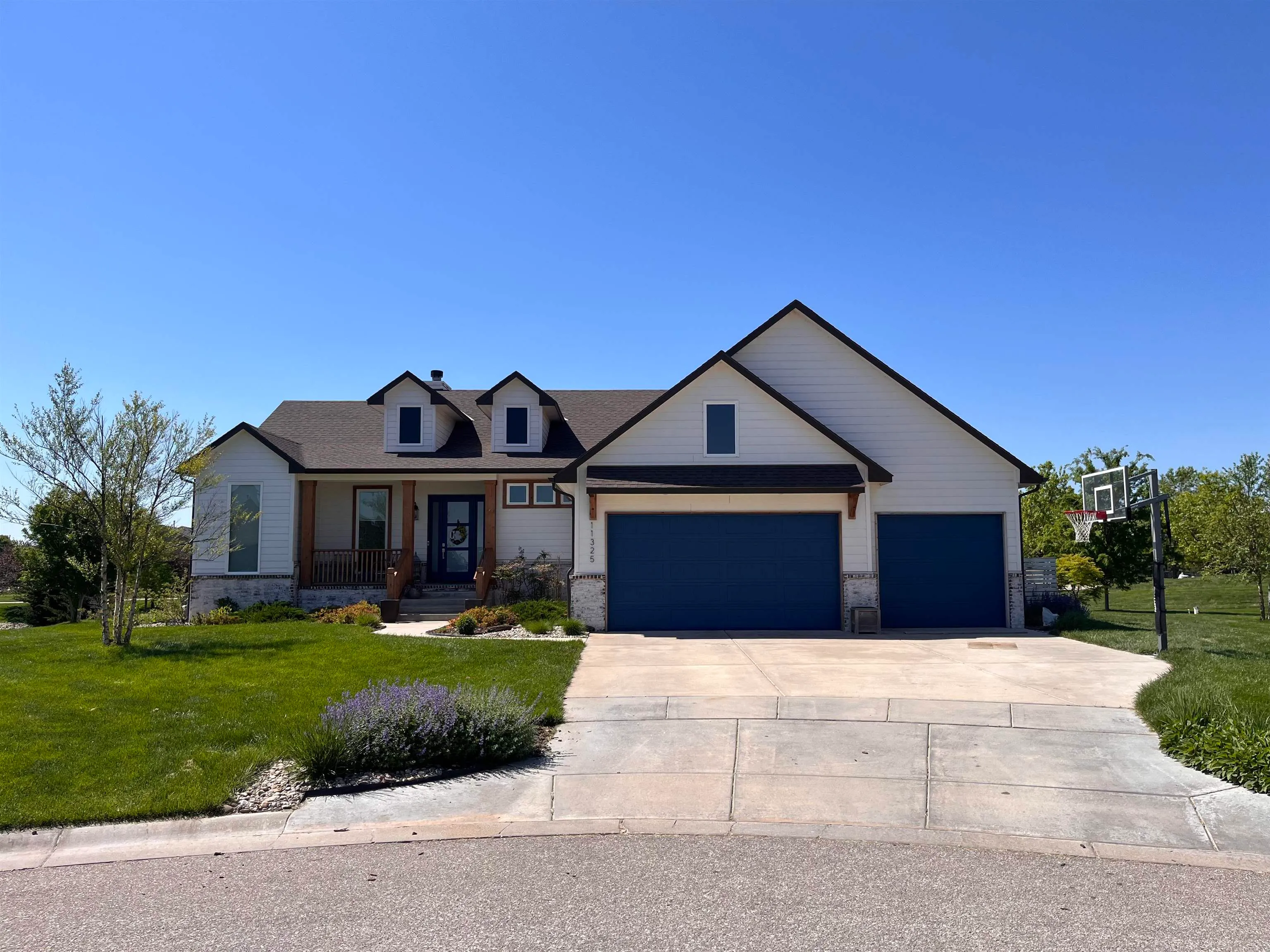 Wichita, Kansas 67205, United States, 4 Bedrooms Bedrooms, ,3 BathroomsBathrooms,Residential,Pending,127633