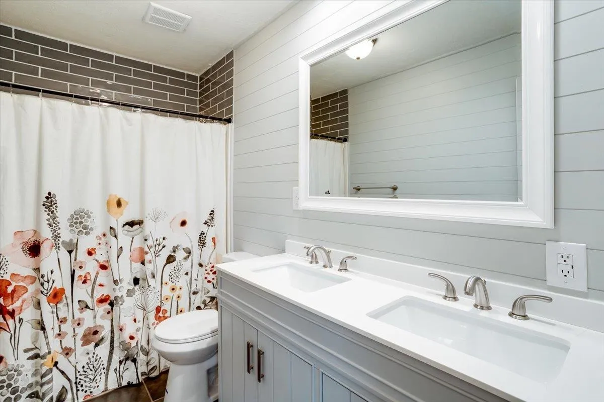 Douglass, Kansas 67039, United States, 4 Bedrooms Bedrooms, ,1 BathroomBathrooms,Residential,Pending,40111