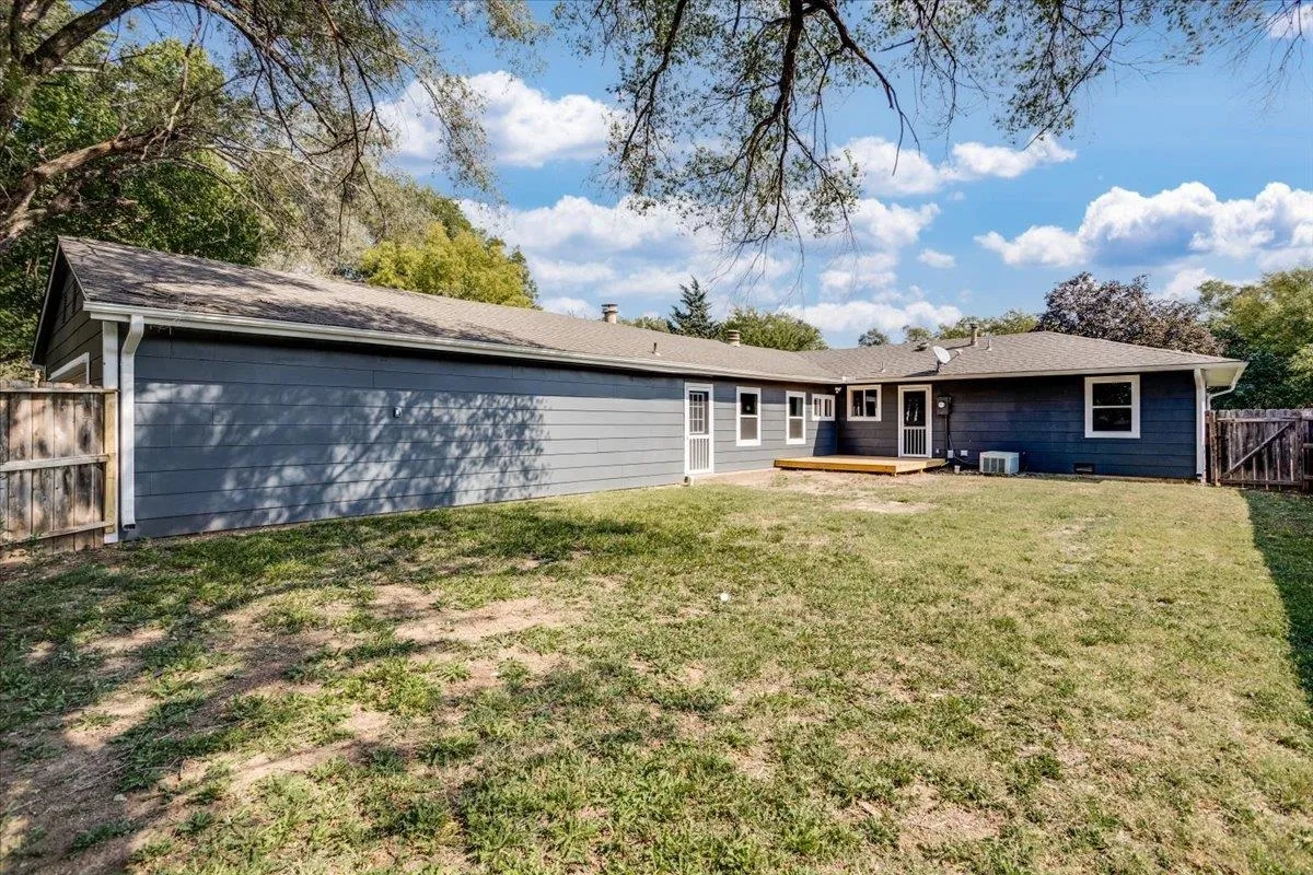 Douglass, Kansas 67039, United States, 4 Bedrooms Bedrooms, ,1 BathroomBathrooms,Residential,Pending,40111