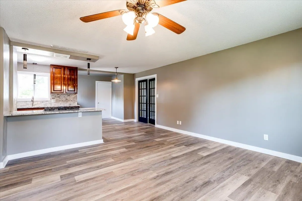 Douglass, Kansas 67039, United States, 4 Bedrooms Bedrooms, ,1 BathroomBathrooms,Residential,Pending,40111