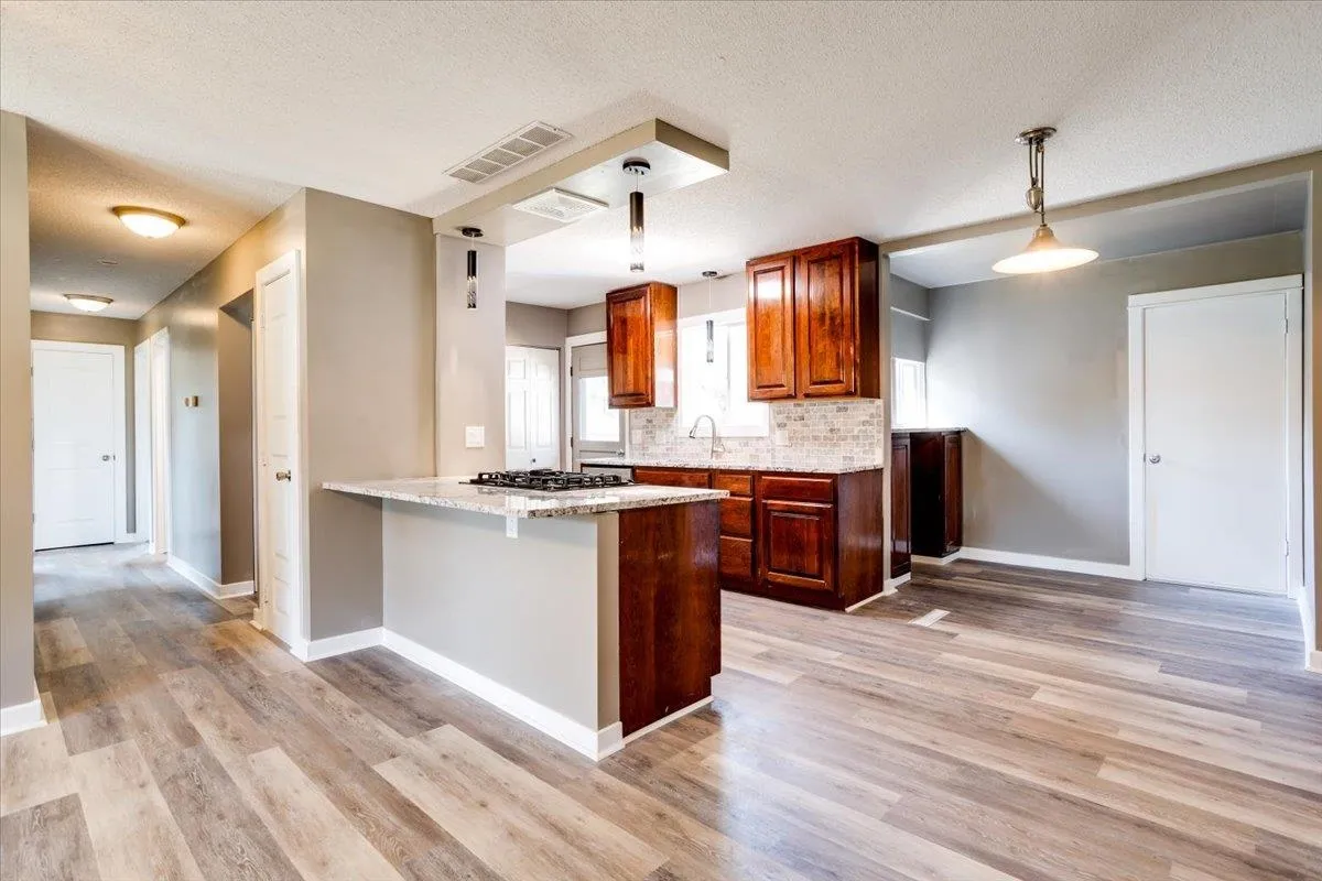 Douglass, Kansas 67039, United States, 4 Bedrooms Bedrooms, ,1 BathroomBathrooms,Residential,Pending,40111