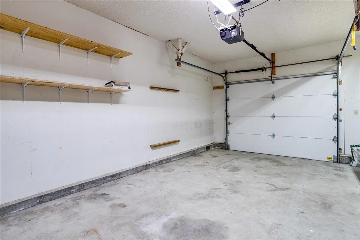 Douglass, Kansas 67039, United States, 4 Bedrooms Bedrooms, ,1 BathroomBathrooms,Residential,Pending,40111